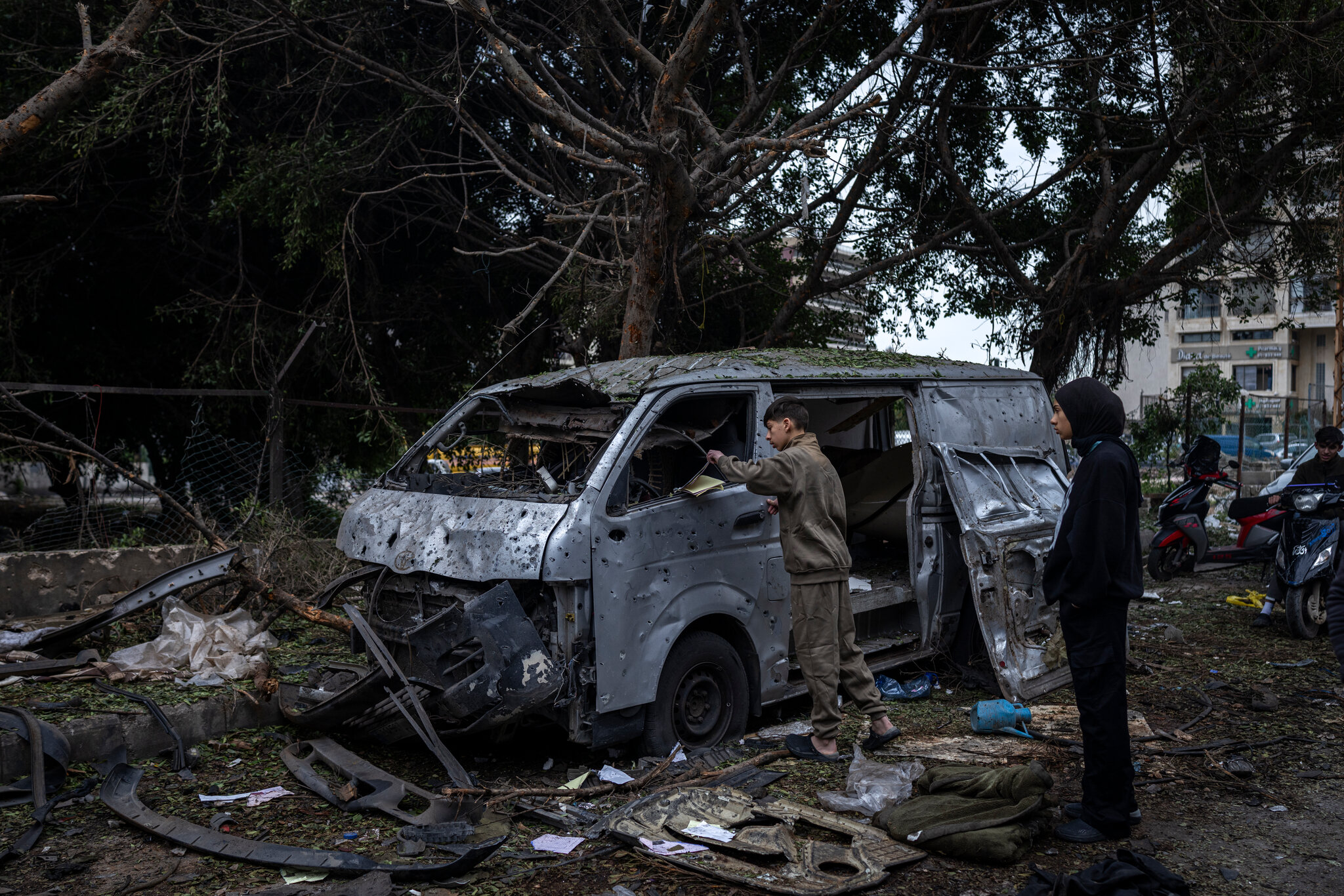 Iran War Live Updates: Gulf Nations and Israel Face New Attacks After Trump Claims Military Success