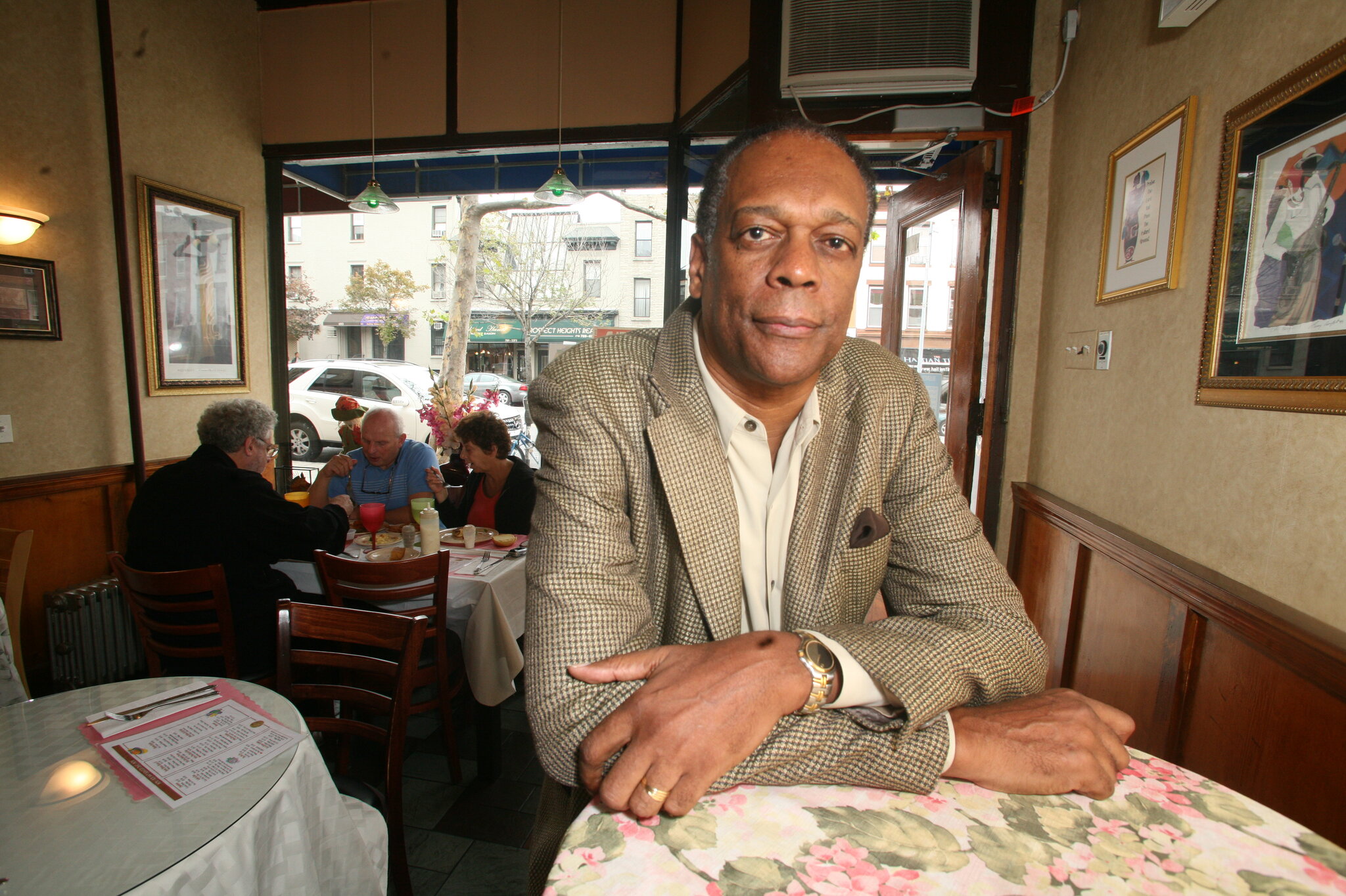 Bob Law, Trailblazing Talk-Radio Host, Dies at 86