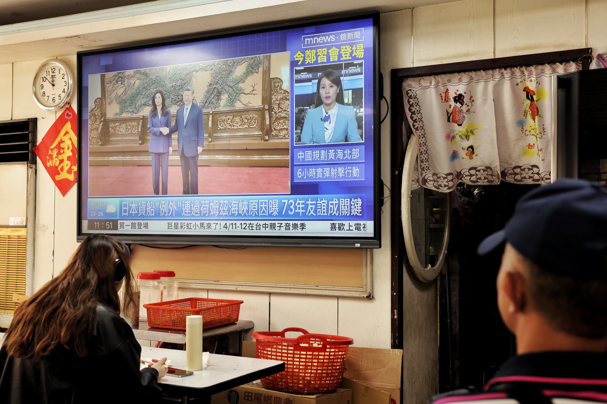 Xi Meets Taiwan Opposition Leader for First Time in a Decade