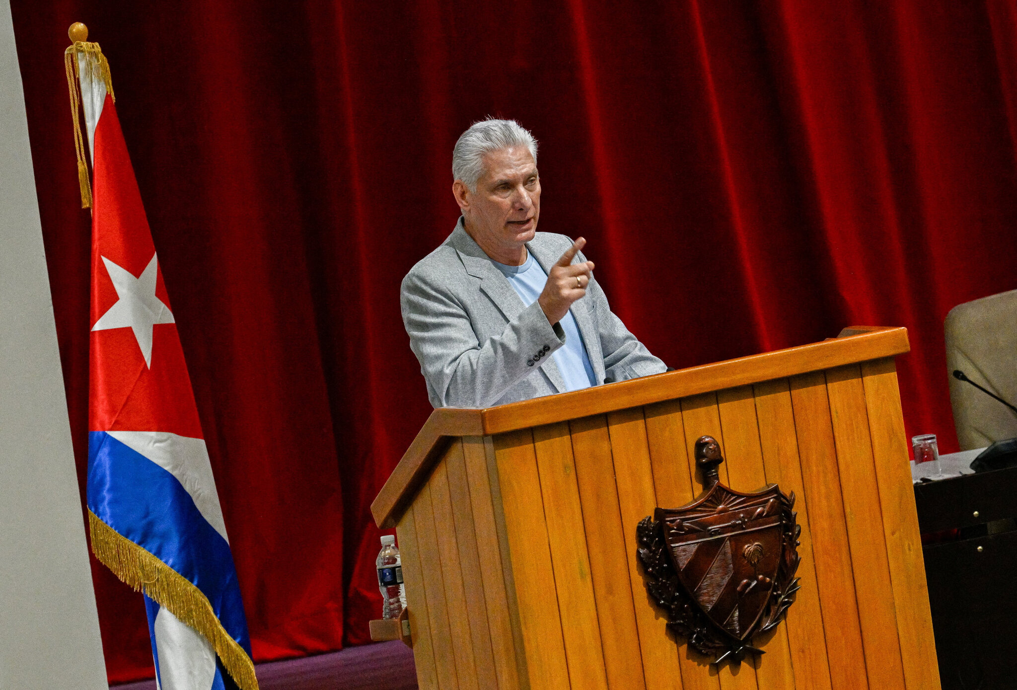 Cuba’s President Projects Defiance in Standoff With the U.S.