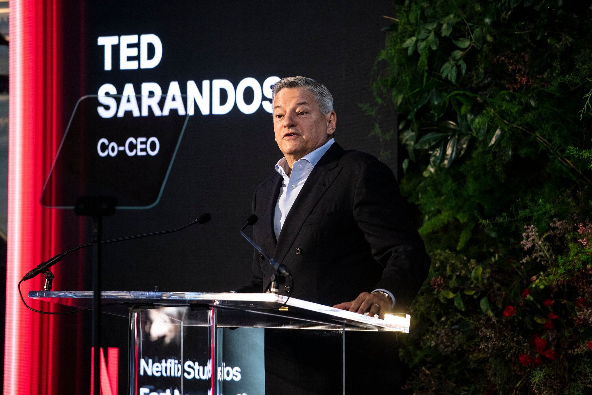 Netflix Leader Makes Rare Overture to Cinema Owners