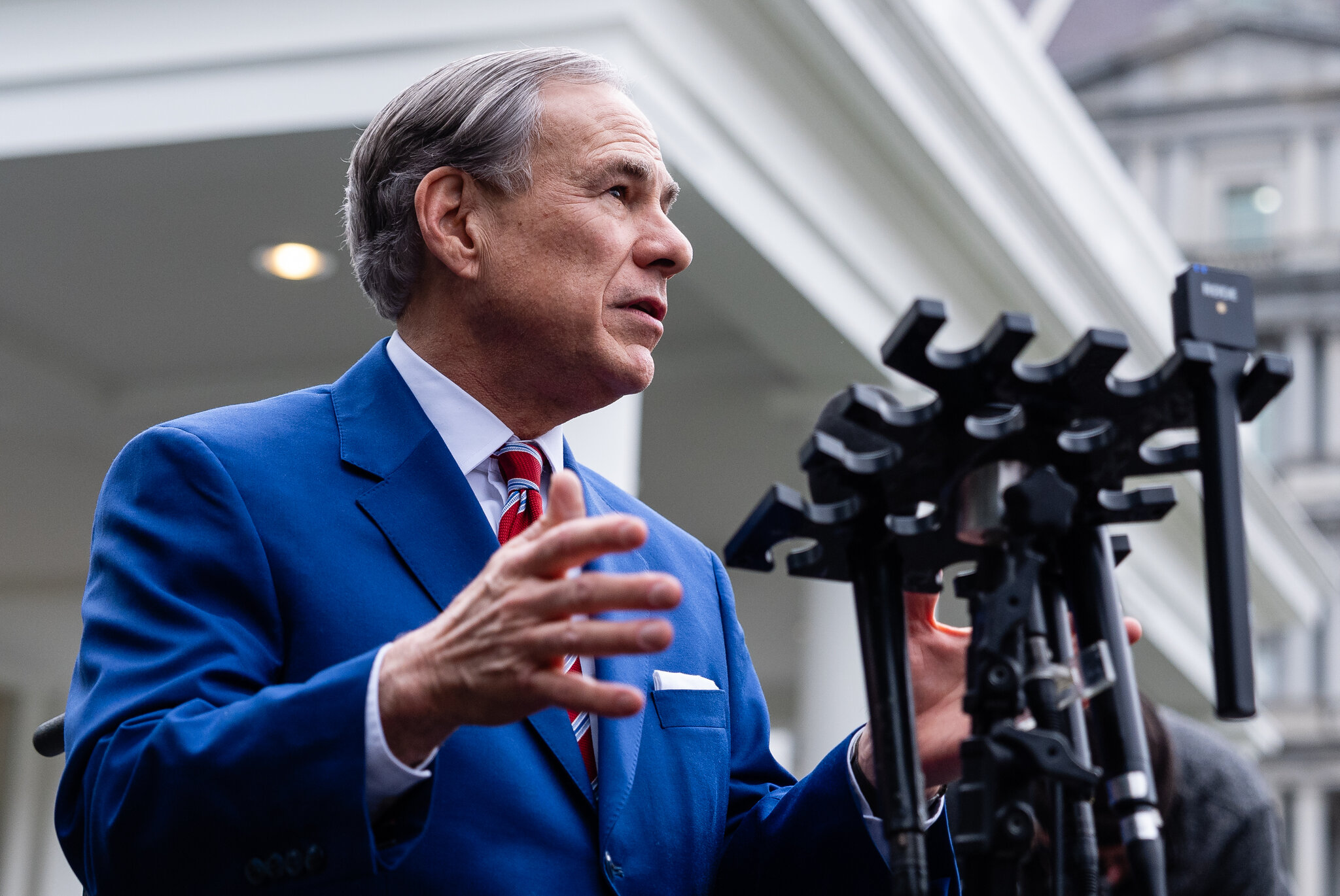 Texas Governor Threatens to Cut Funding for Houston Police Over ICE