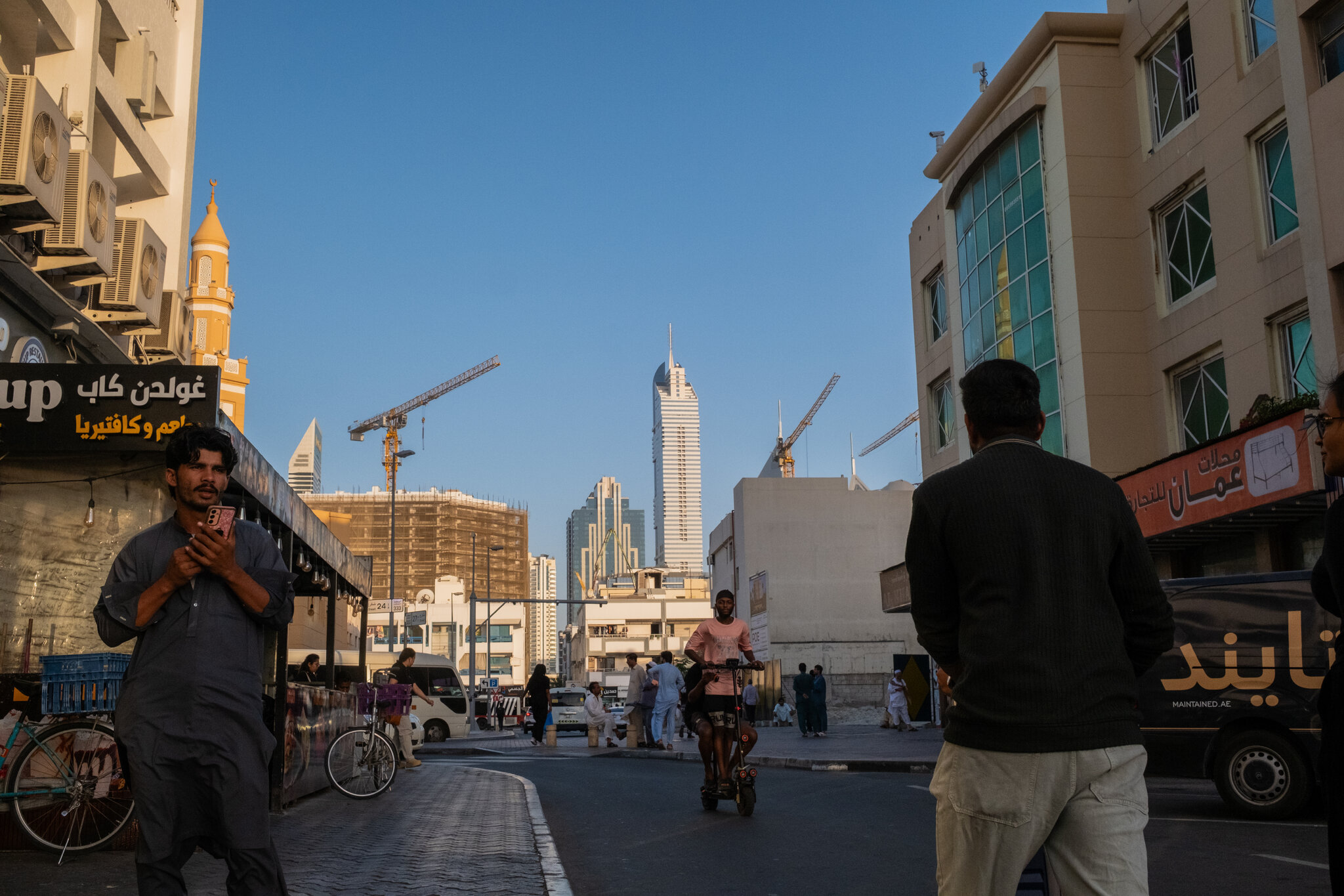 As War Chills Economy, Dubai’s Most Vulnerable Bear the Cost