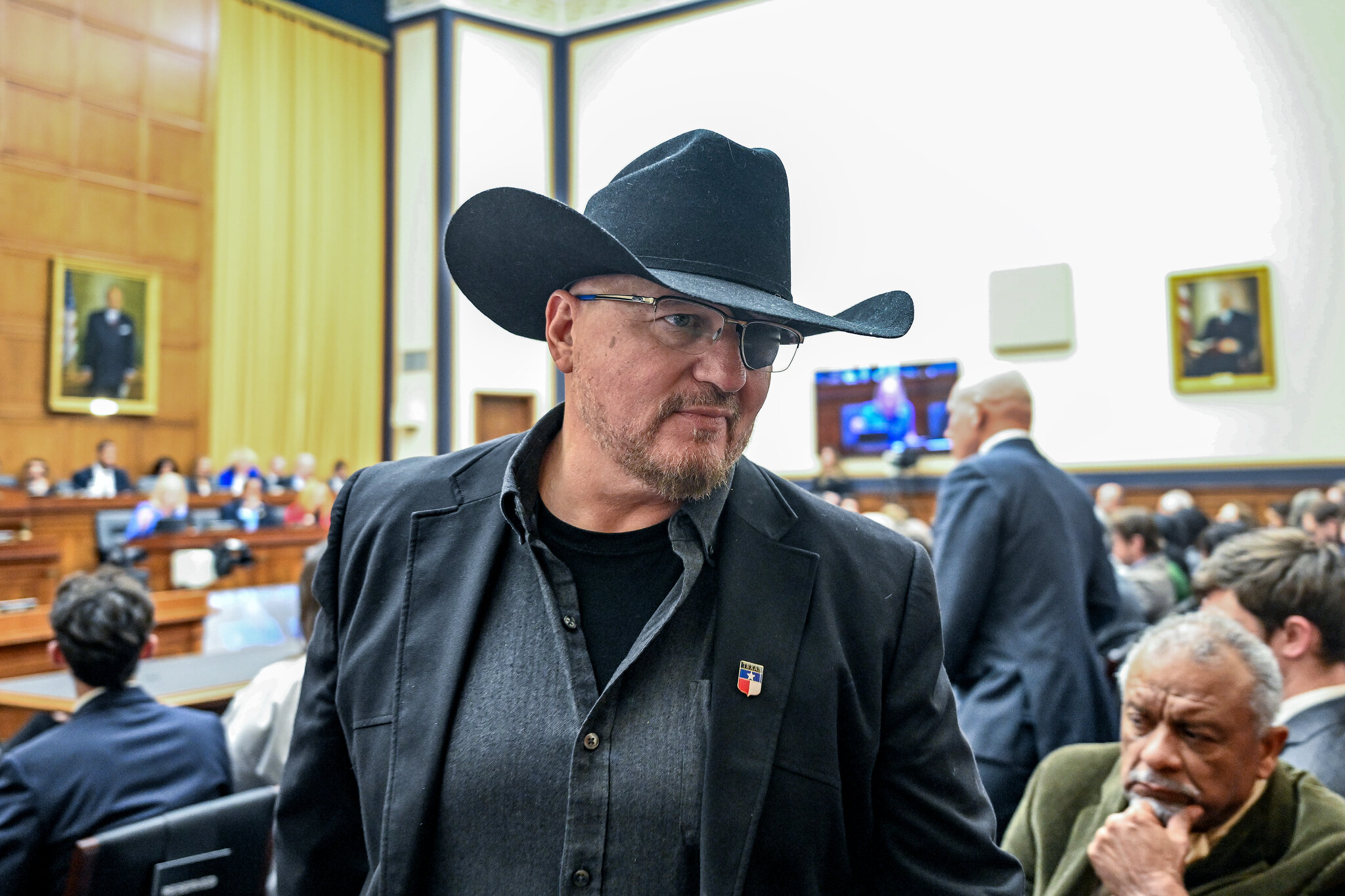 Justice Dept. Moves to Vacate Jan. 6 Convictions for Far-Right Extremists