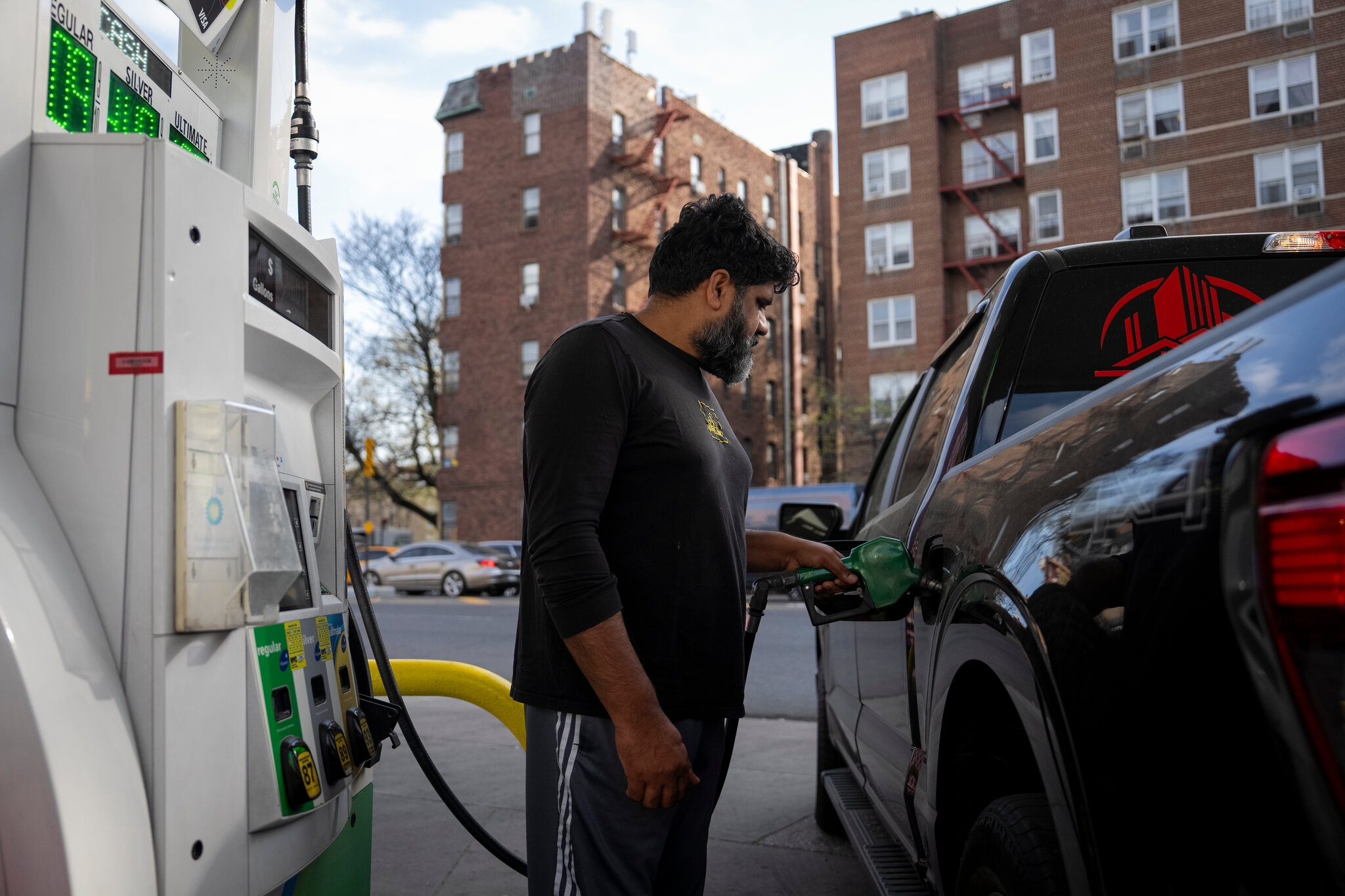 Average U.S. Gasoline Price Falls Below $4 for First Time in Months