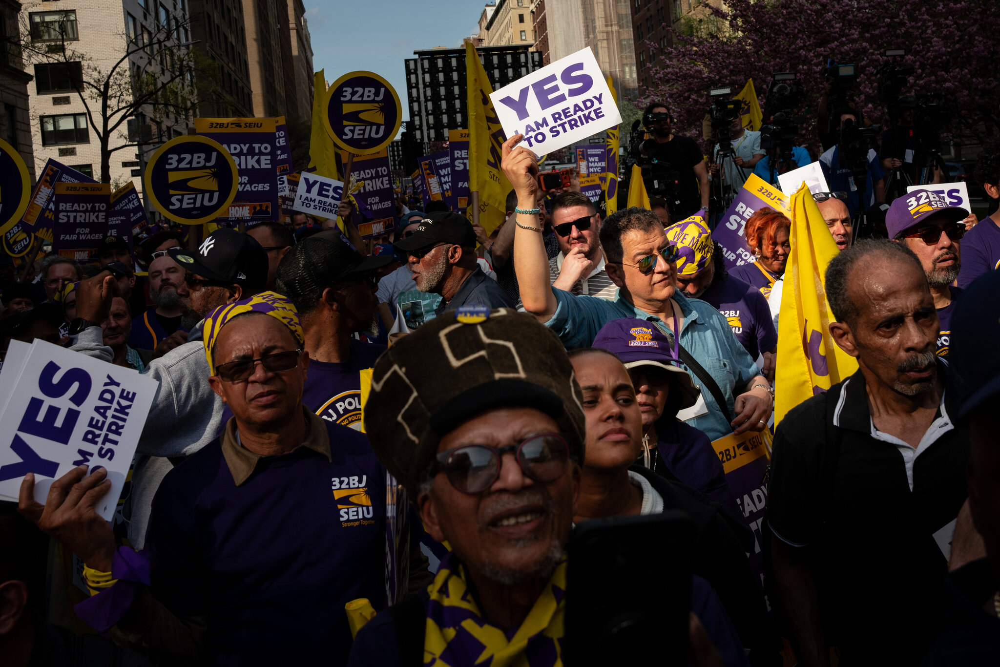 N.Y.C. Doormen and Building Owners Reach an Agreement to Avert a Strike