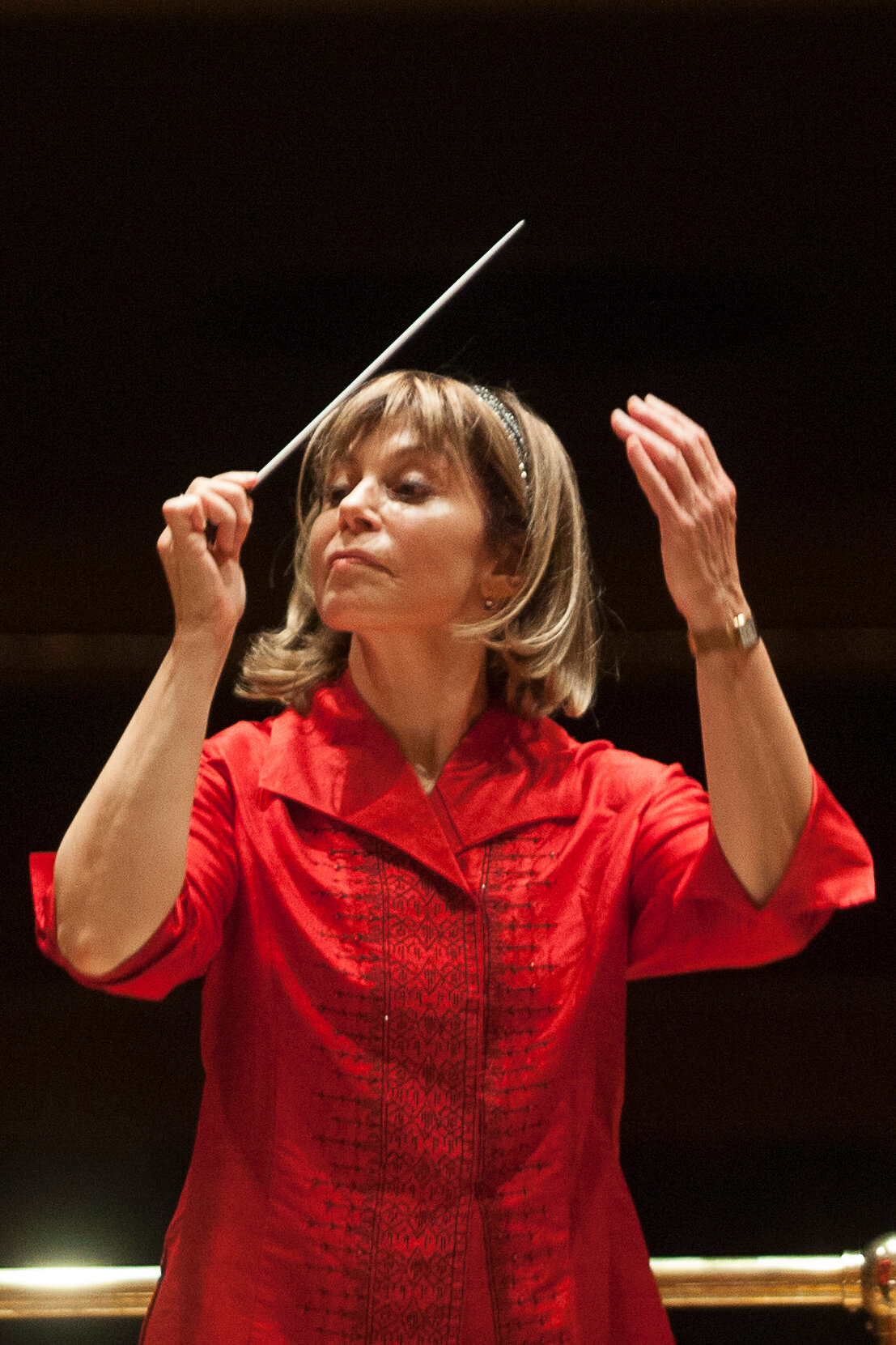 In an Era of Frequent Fliers, Is a Conductor’s Place at Home?