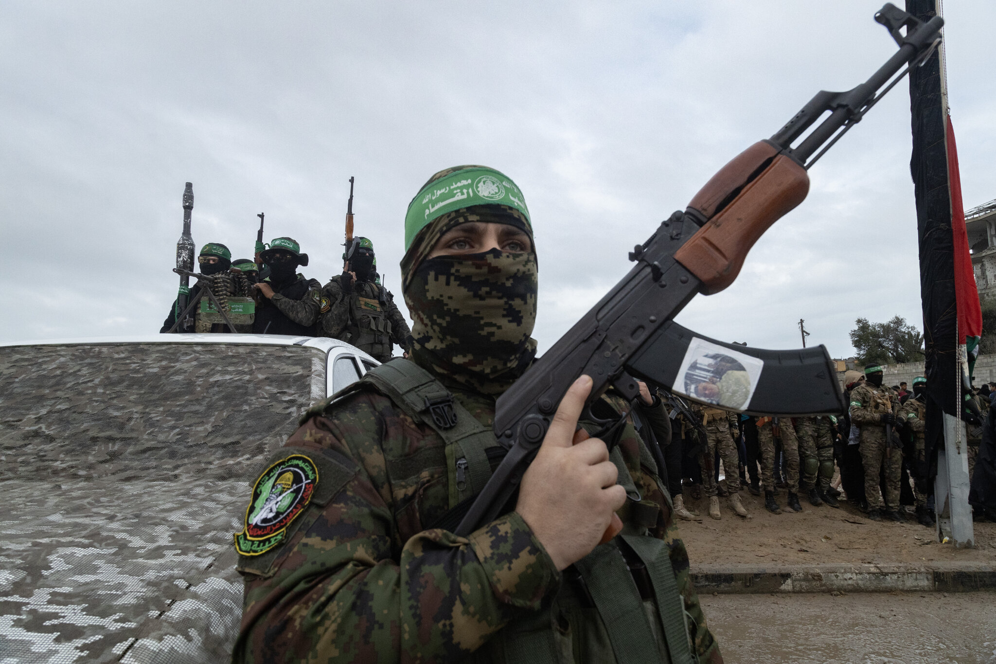 Hamas Officials Say Group Is Ready to Hand Over Some Weapons