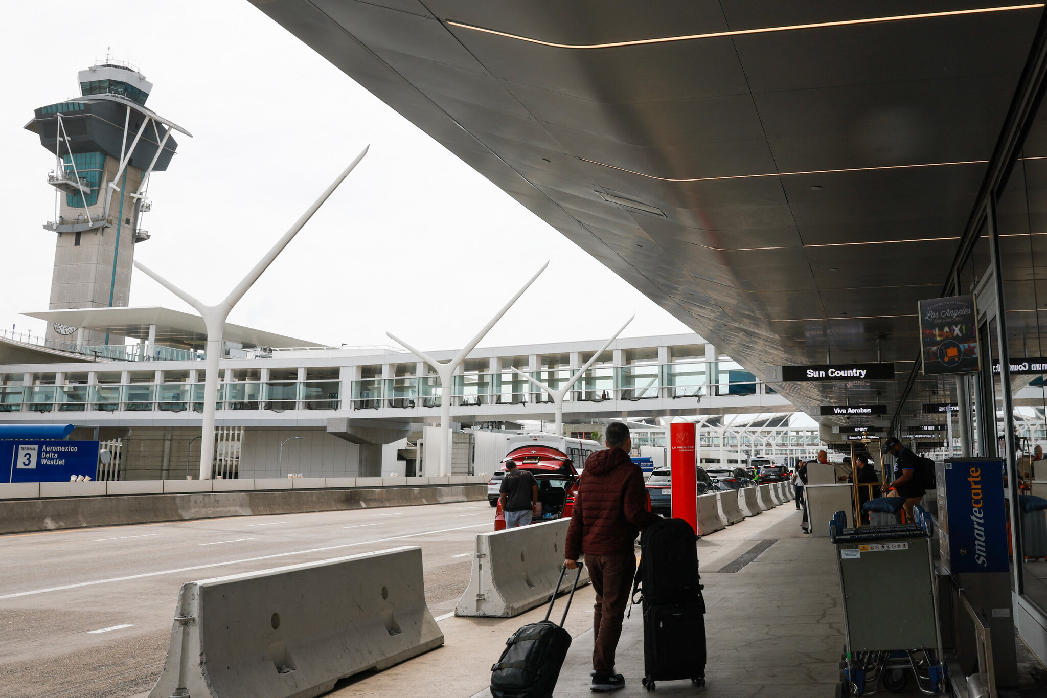 California Woman Is Arrested at LAX and Accused of Selling Weapons for Iran