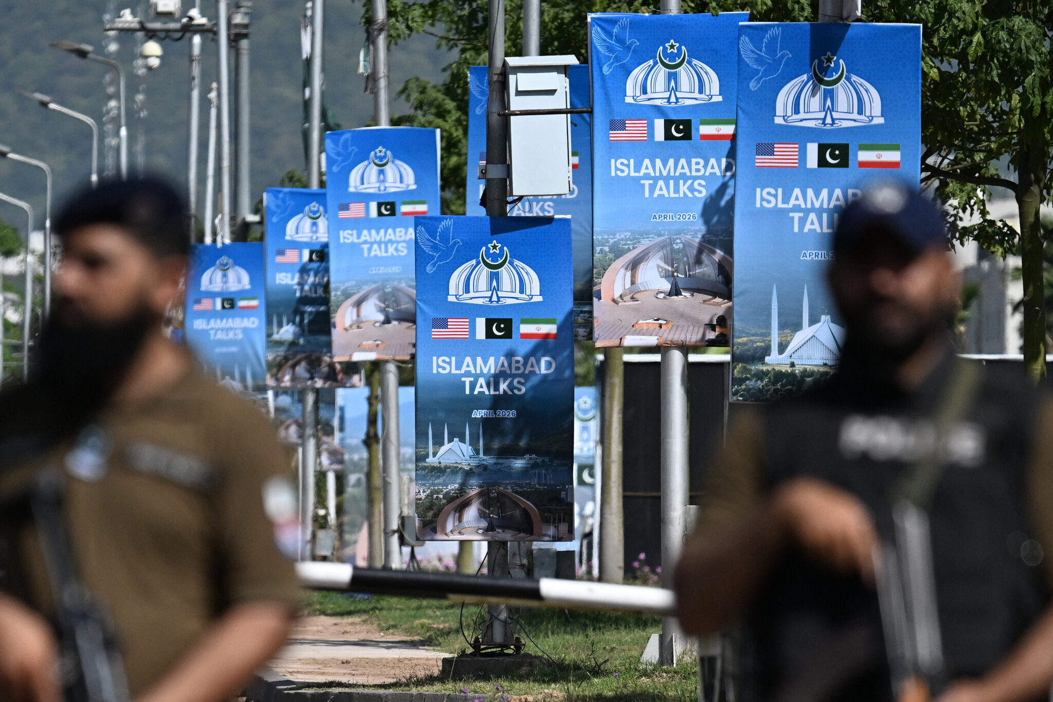 Iran War Live Updates: Vance Is Expected to Lead Talks in Pakistan, U.S. Officials Say