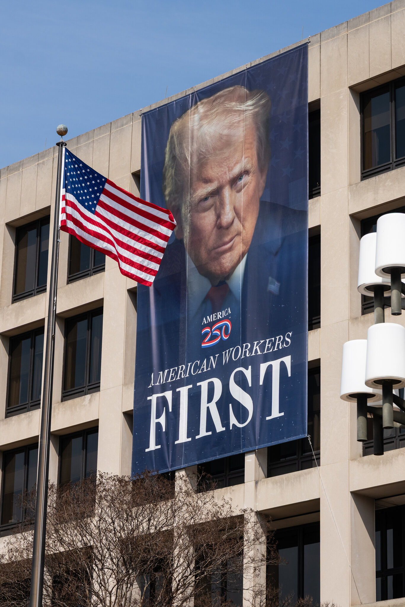 Labor Secretary’s Departure Provides Trump an Agenda Reset