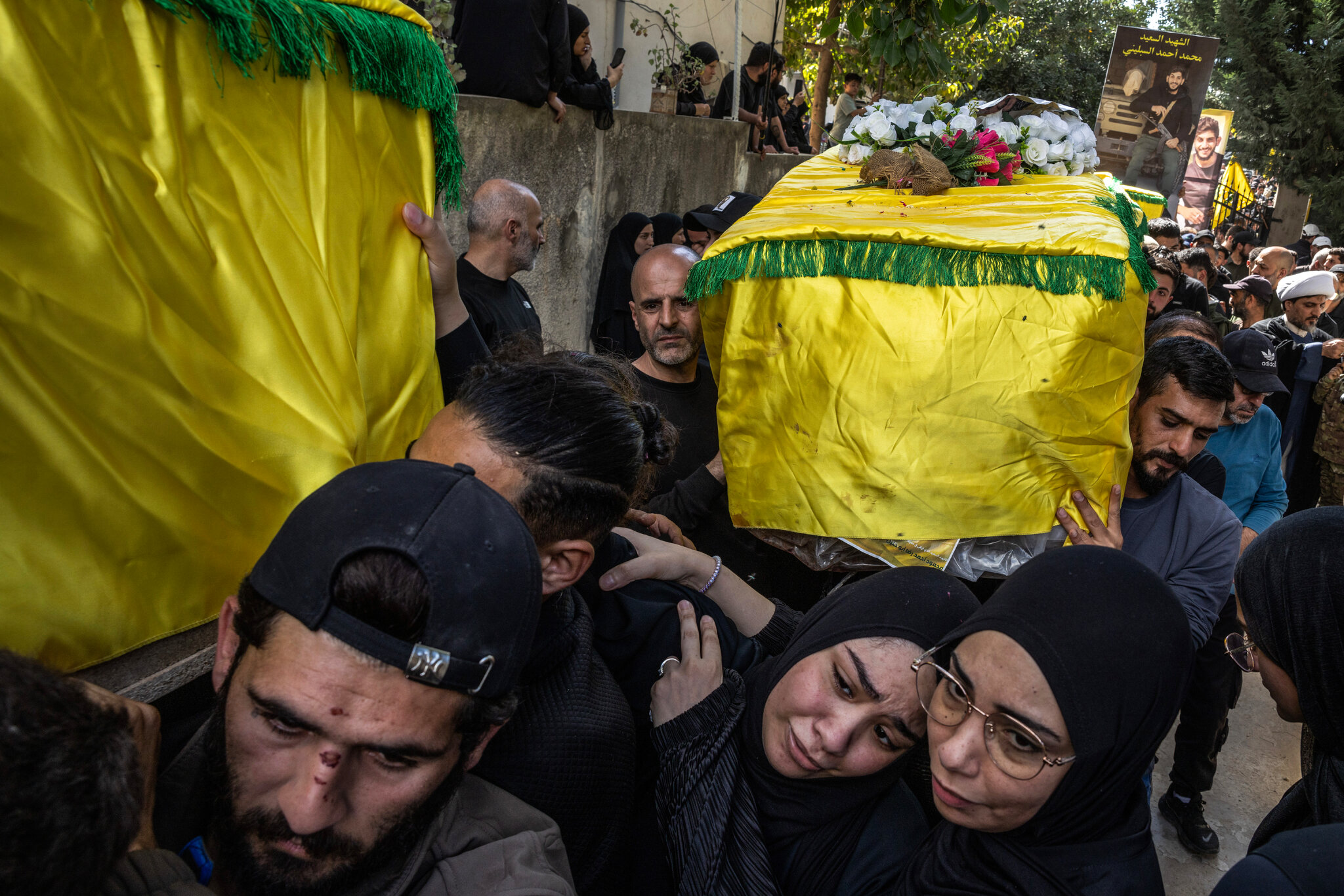 Lebanese Bury Their Dead Amid a Lull in Fighting