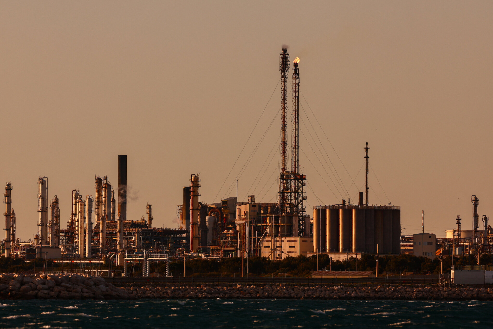 Oil Prices Creep Up as Investors Weigh Cease-Fire Extension