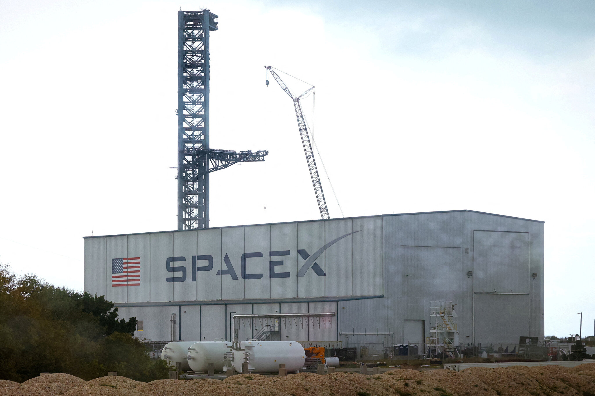 The Consequences of SpaceX’s Latest A.I. Moonshot