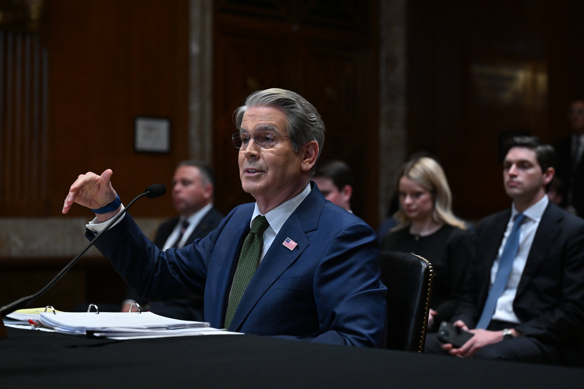 Bessent Backs Financial Support for Oil-Rich U.A.E.