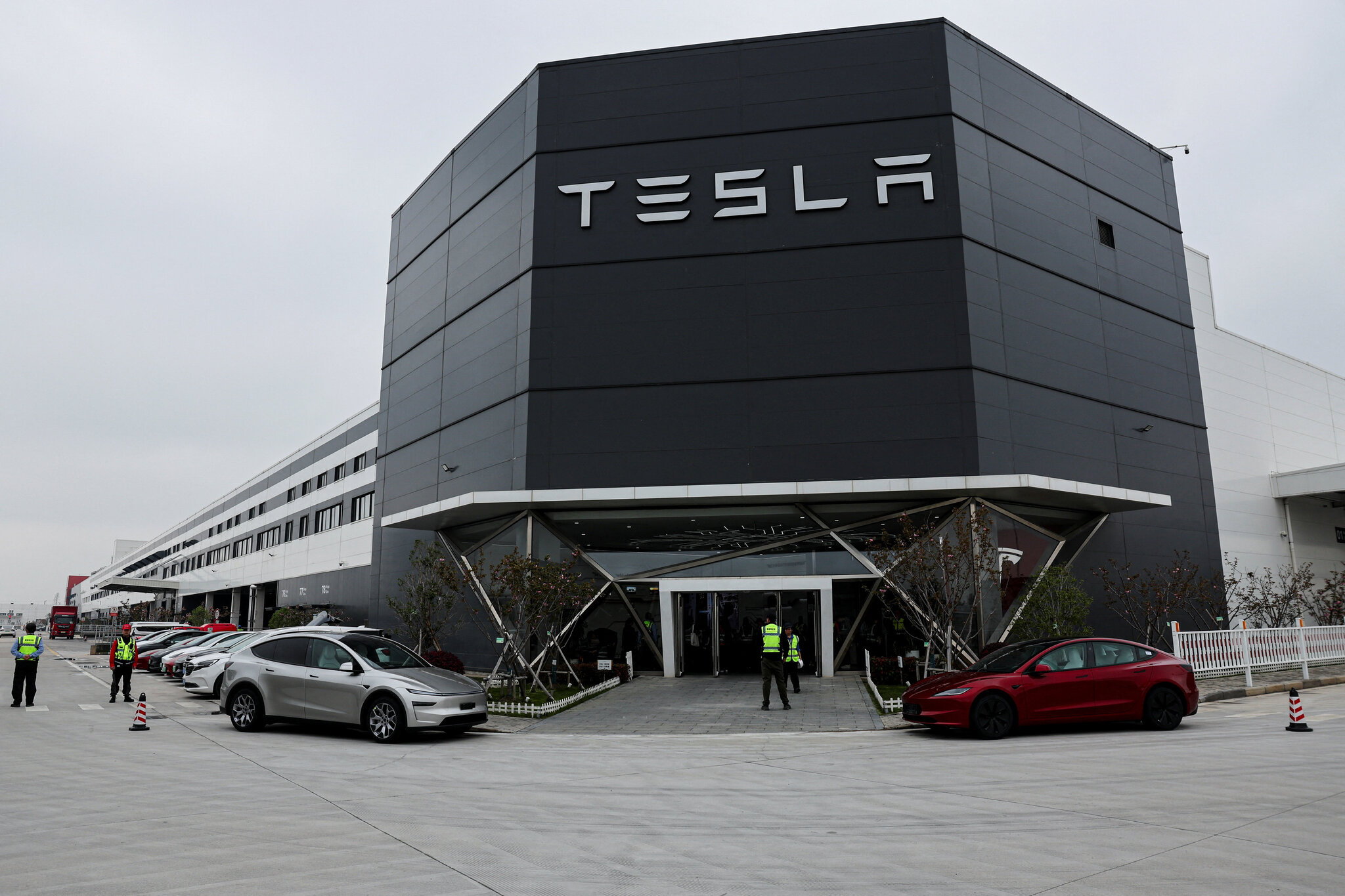 Investors Fret Over Tesla’s $25 Billion A.I. Bet