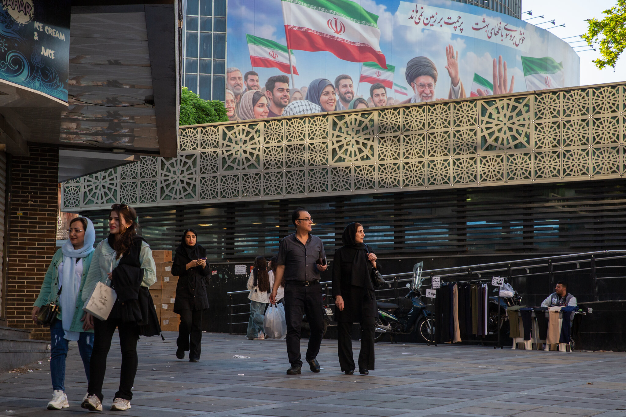U.S. Sending Kushner and Witkoff to Pakistan to Resume Talks With Iran