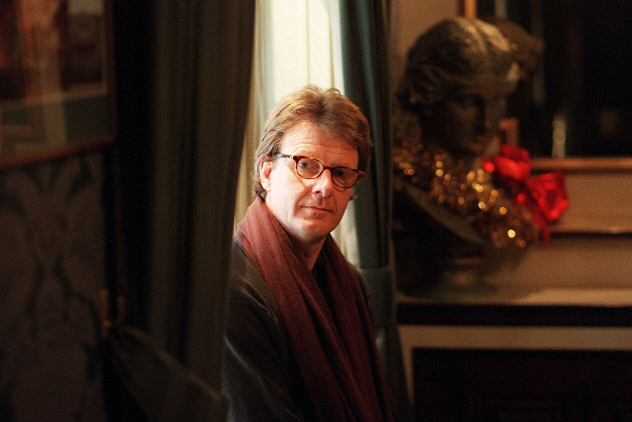 Robert Fox, Acclaimed Producer in Britain and on Broadway, Dies at 73