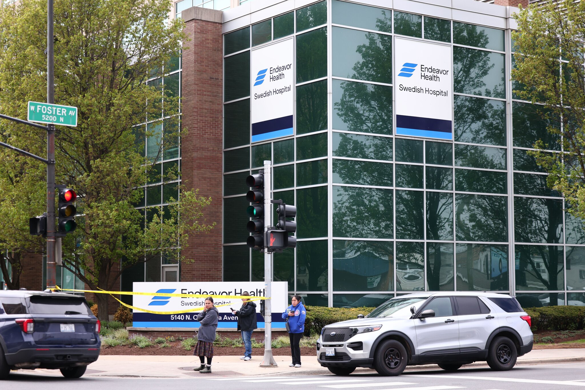 2 Police Officers Are Shot at a Chicago Hospital