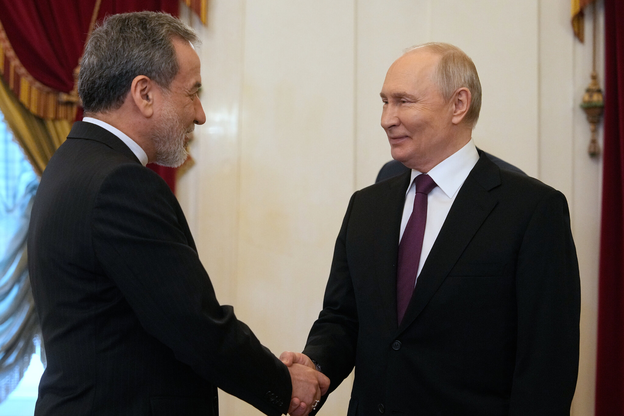 Top Iranian Official Meets Putin in Russia to Discuss the Middle East War