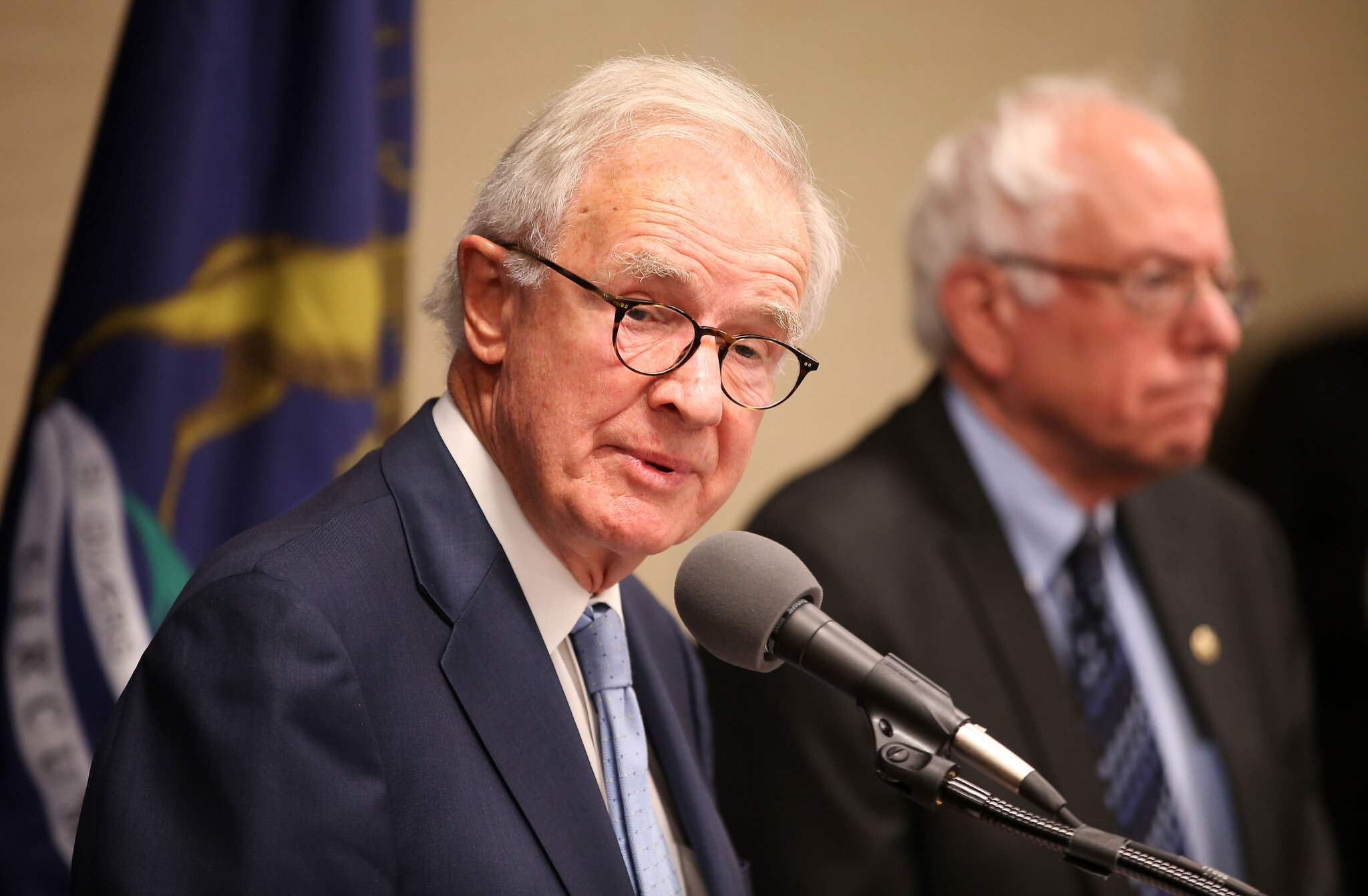 Donald W. Riegle, Representative Who Switched Parties, Dies at 88
