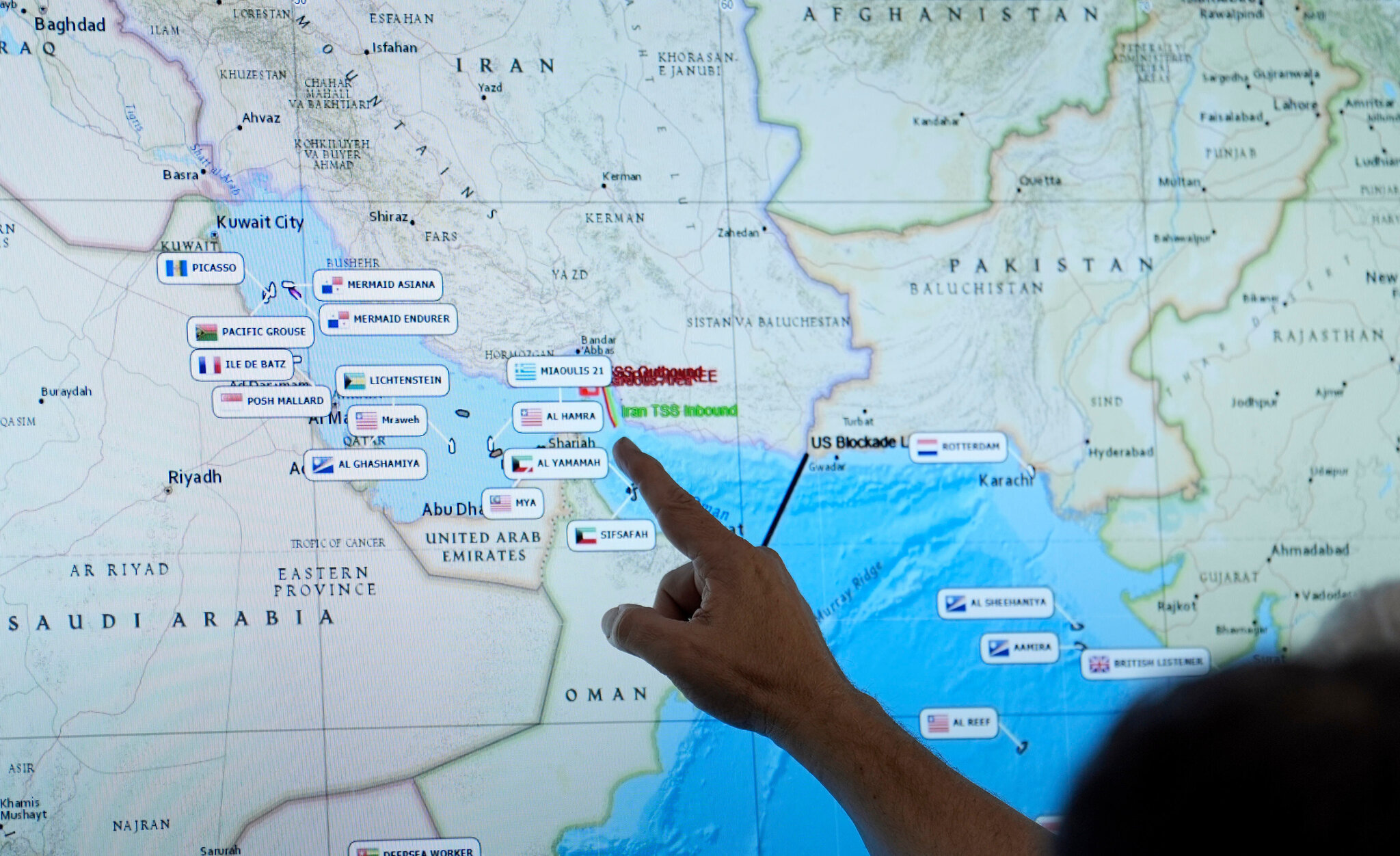 First Fully Loaded L.N.G. Tanker Since War Began Appears to Have Crossed the Strait
