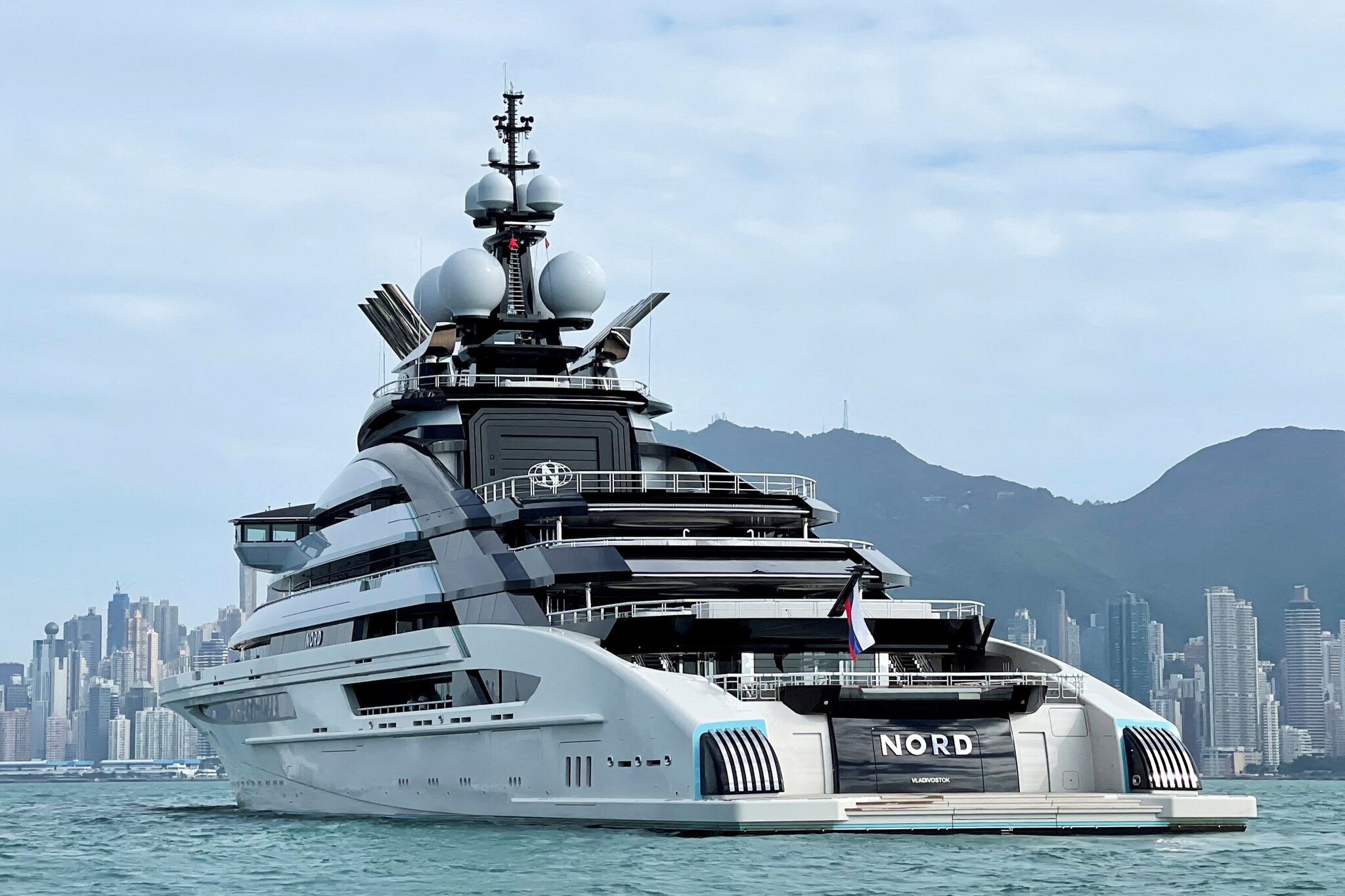 Luxury Yacht Linked to Russian Oligarch Passes Through Strait of Hormuz