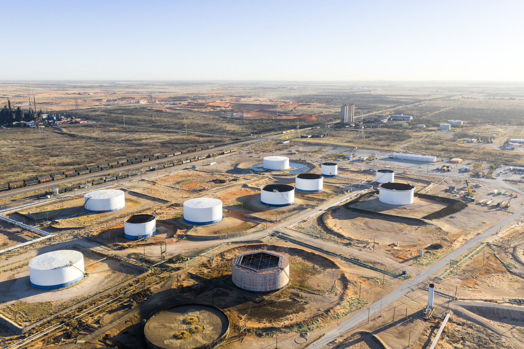 Loss of Emirates Further Weakens OPEC’s Influence