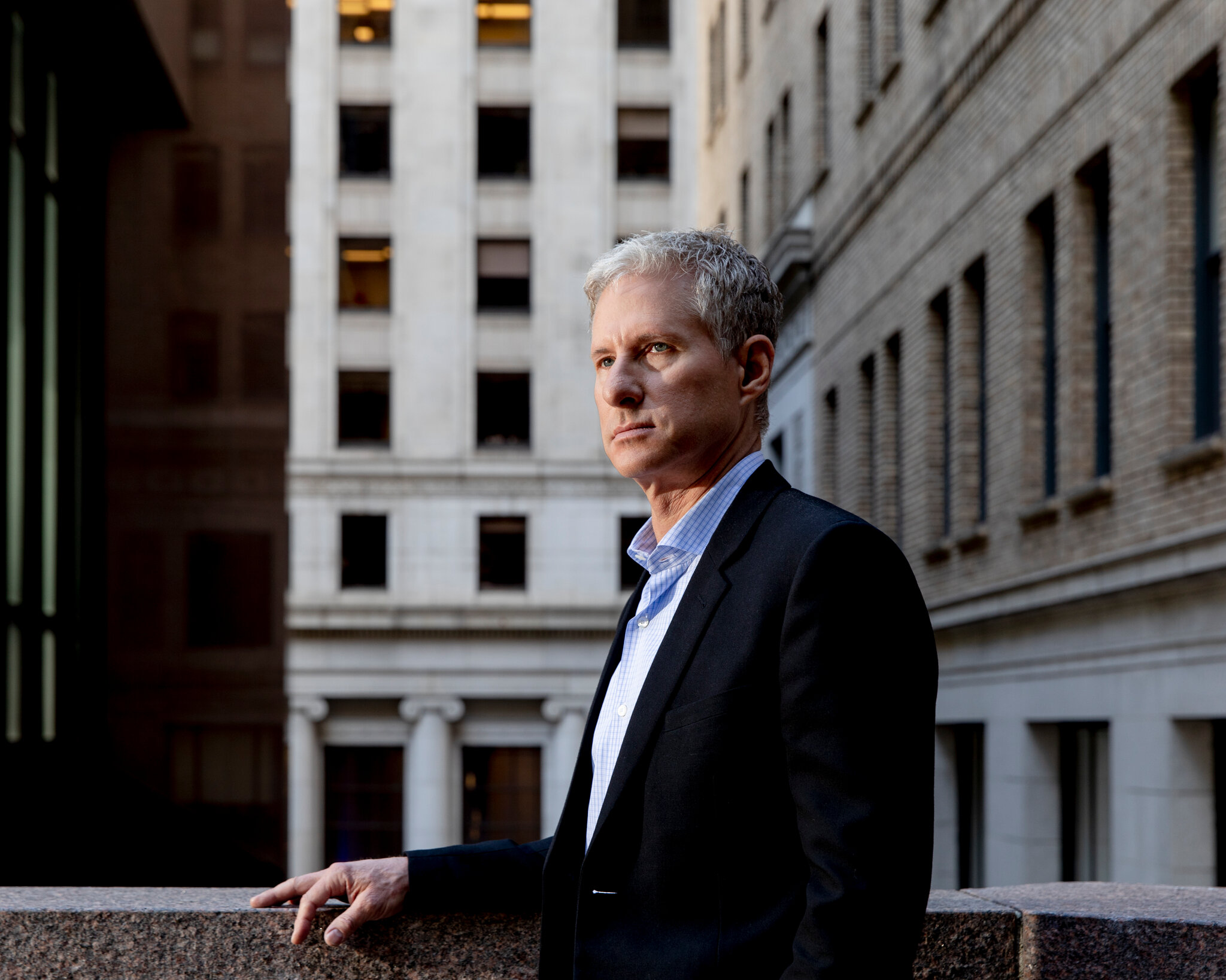 A Midterm Clash of A.I. Giants Escalates as a Tech Billionaire Jumps In