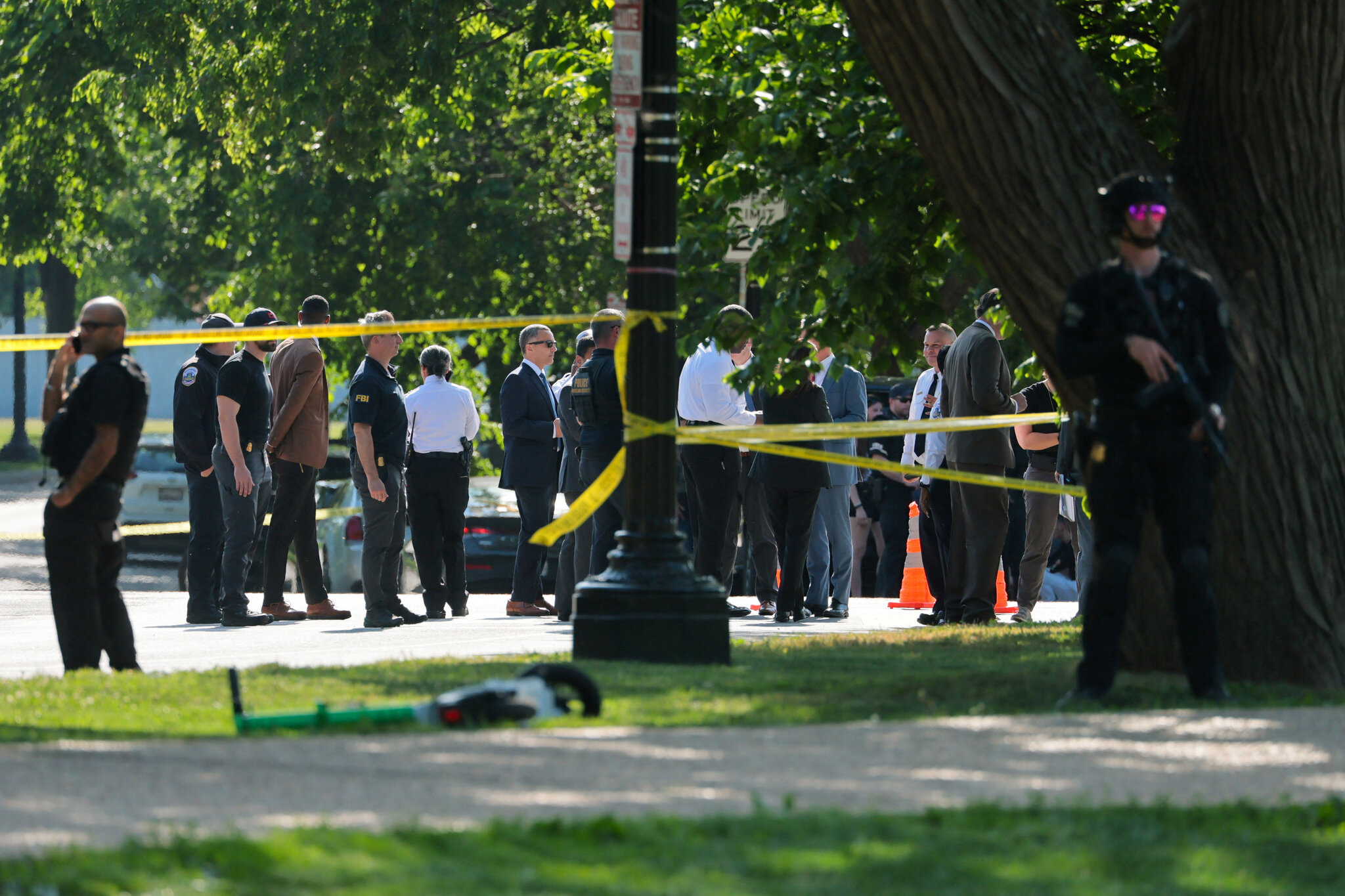 Secret Service Shoots and Wounds Armed Man Near Washington Monument