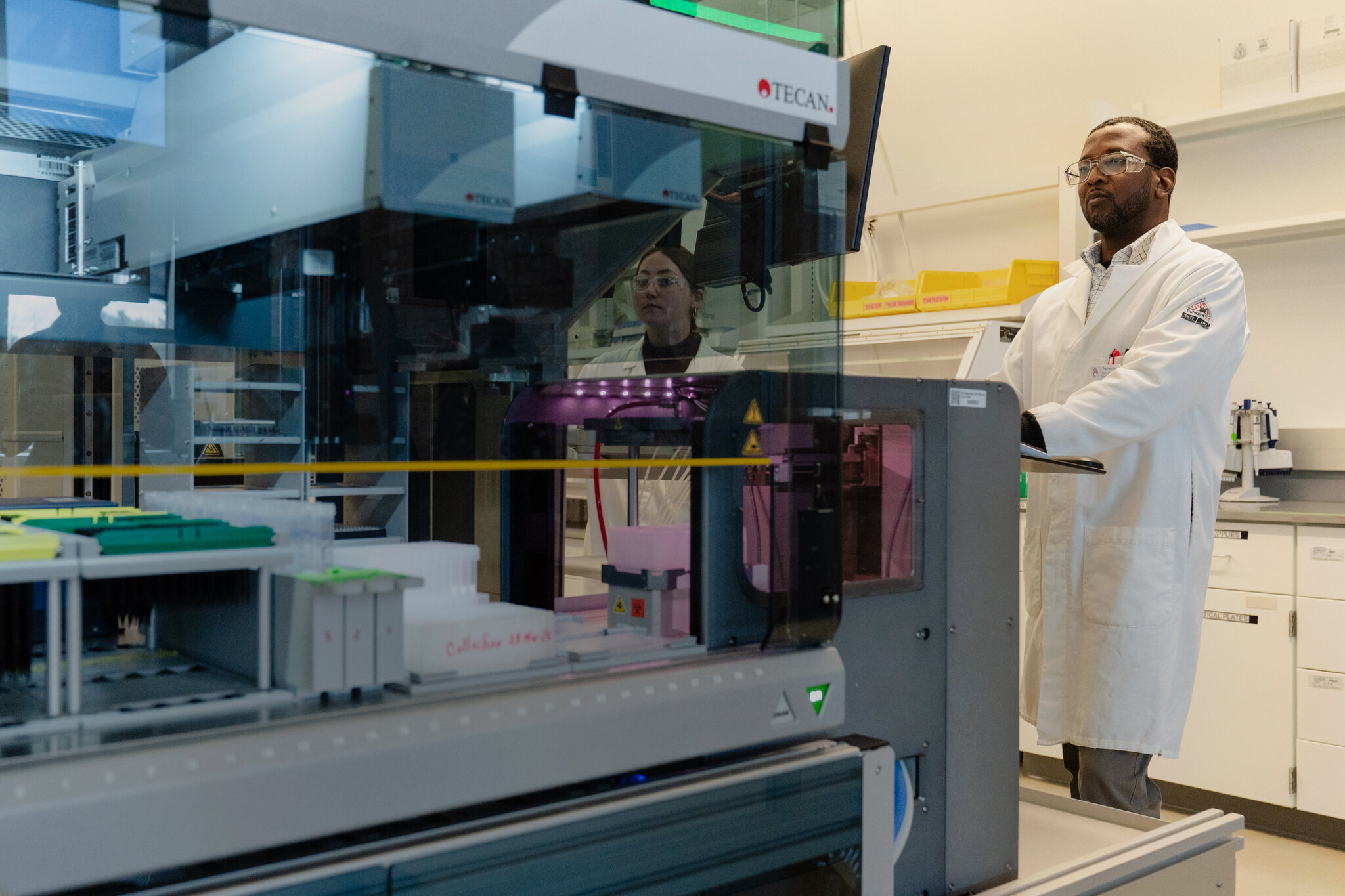 American Factories Lag in Adopting A.I. This Drugmaker Is an Exception.