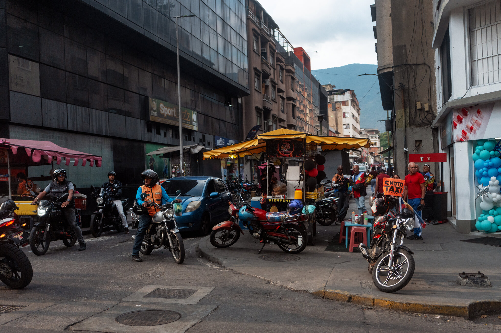 U.S. Allows Venezuela to Begin Debt Restructuring Process