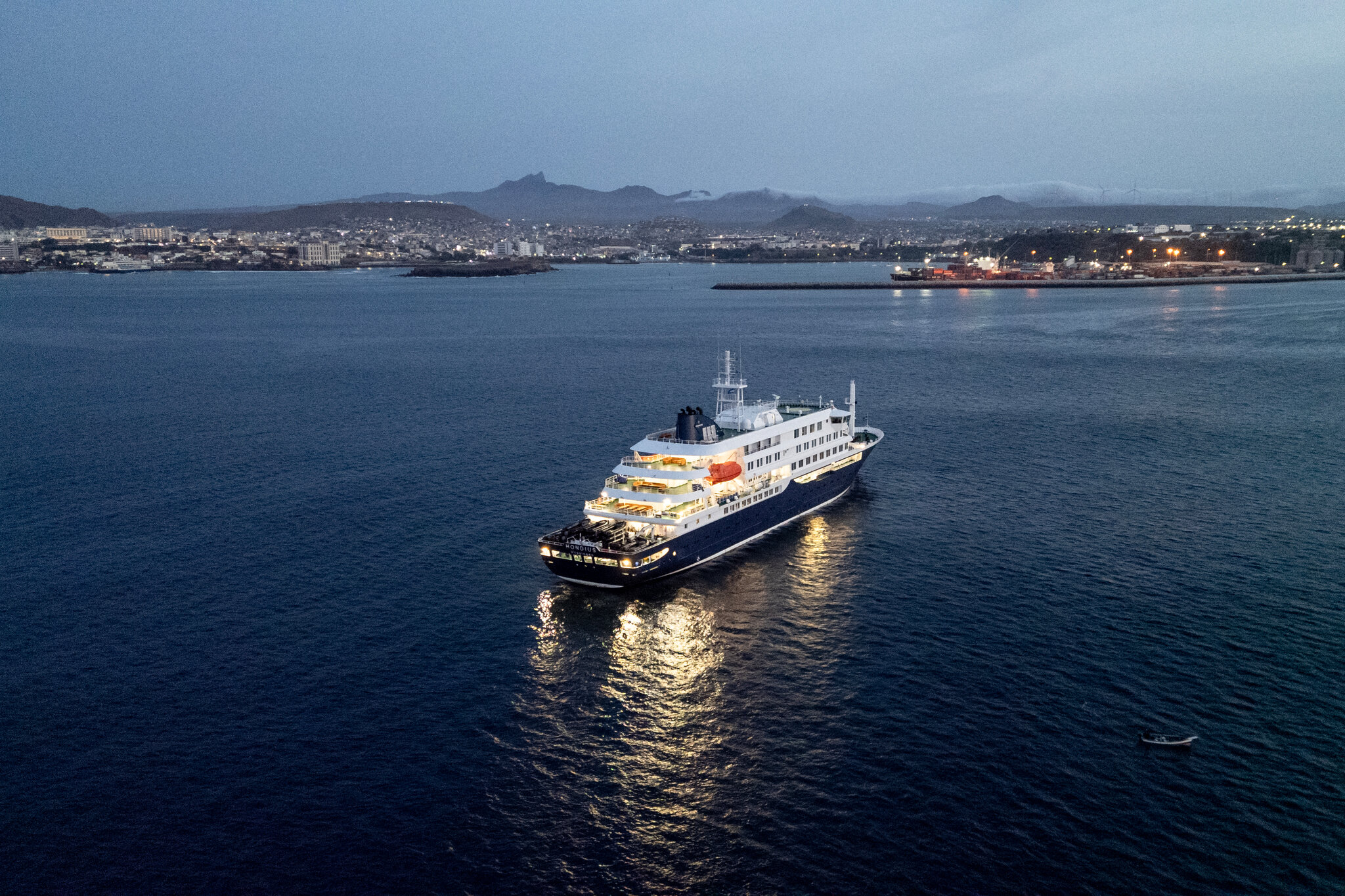 Hantavirus Cruise Ship Remains at Sea as Leaders Clash Over Its Docking
