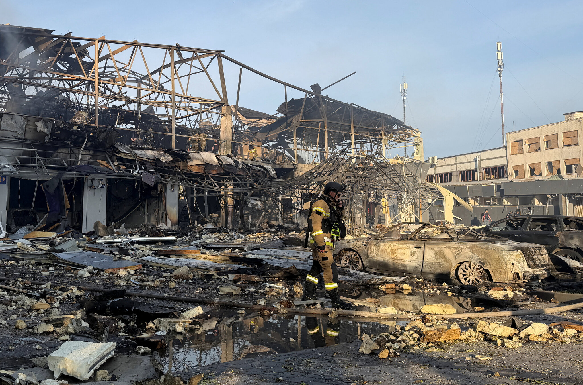 Deadly Russian Strikes Rip Into Ukrainian Cities