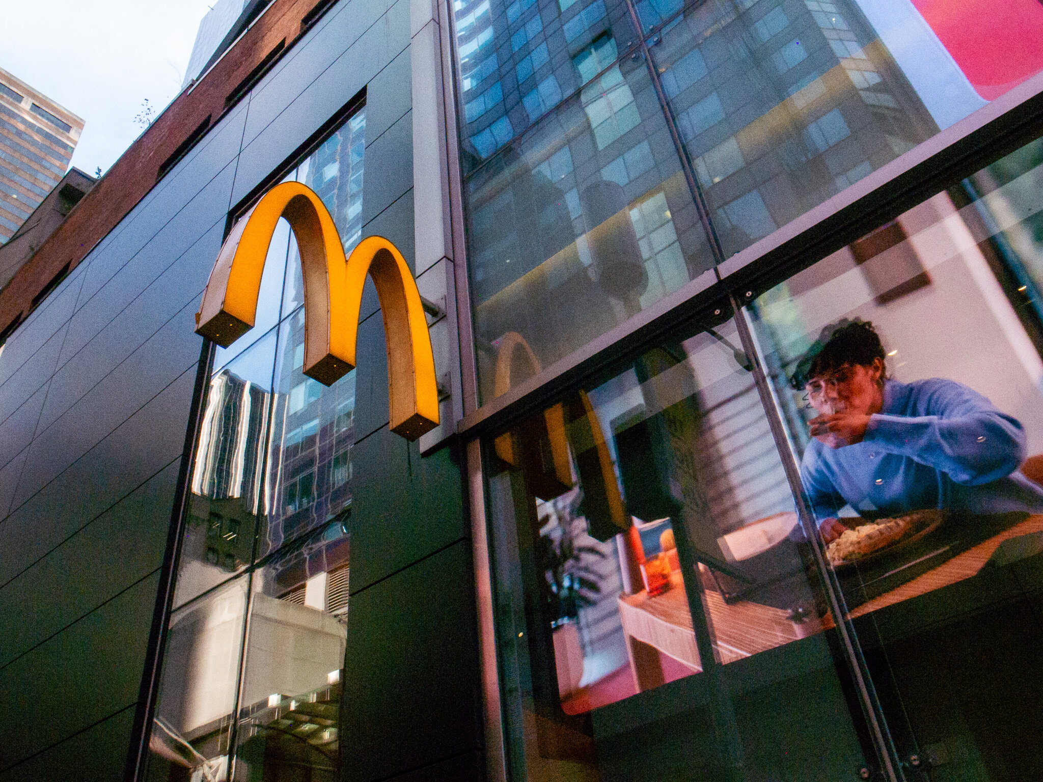 Fast-Food Sales Rise Despite Higher Gas Prices