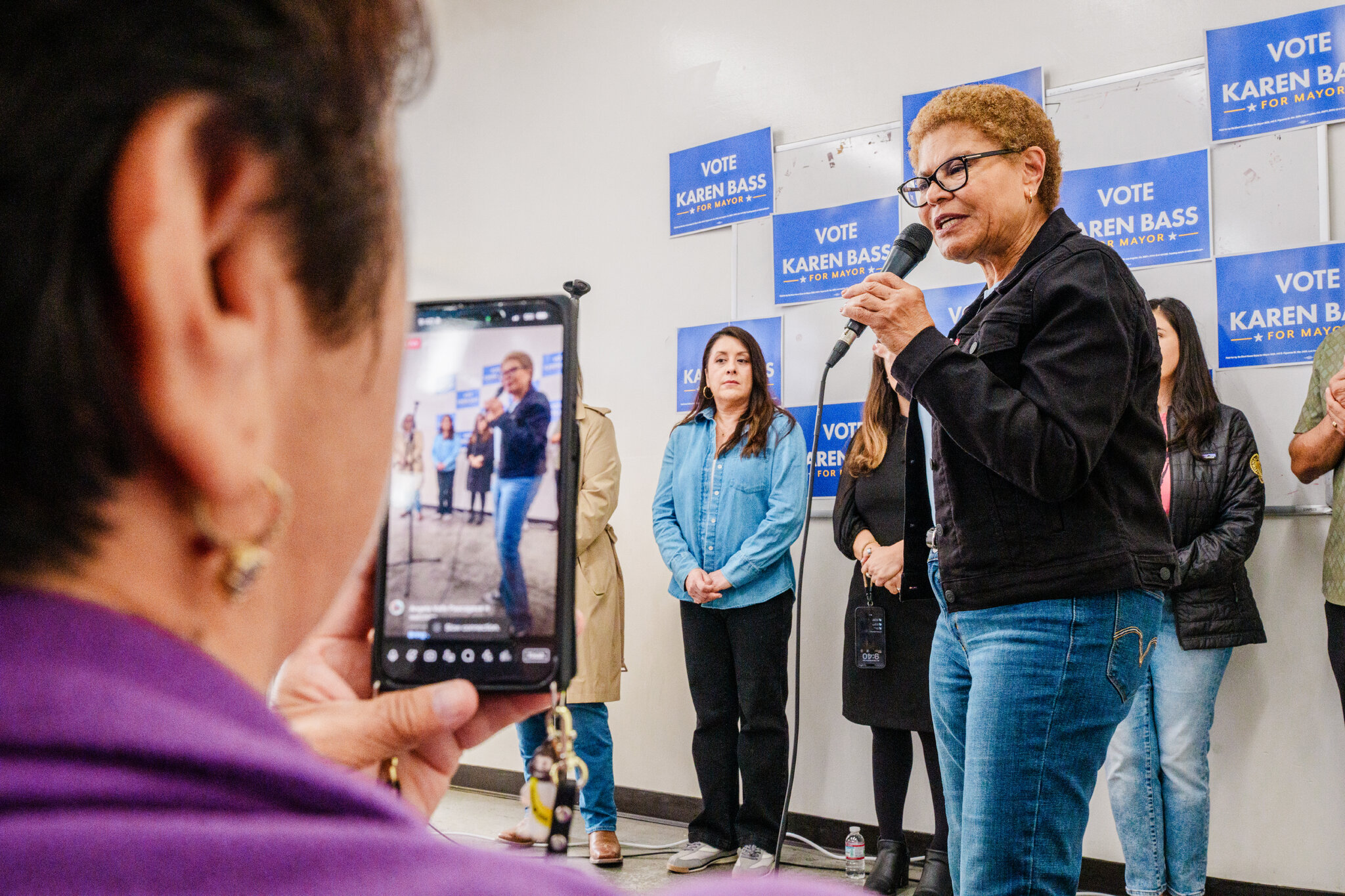 In L.A. Mayor’s Race, Karen Bass Faces Vocal Rivals and a ‘Disgruntled Electorate’