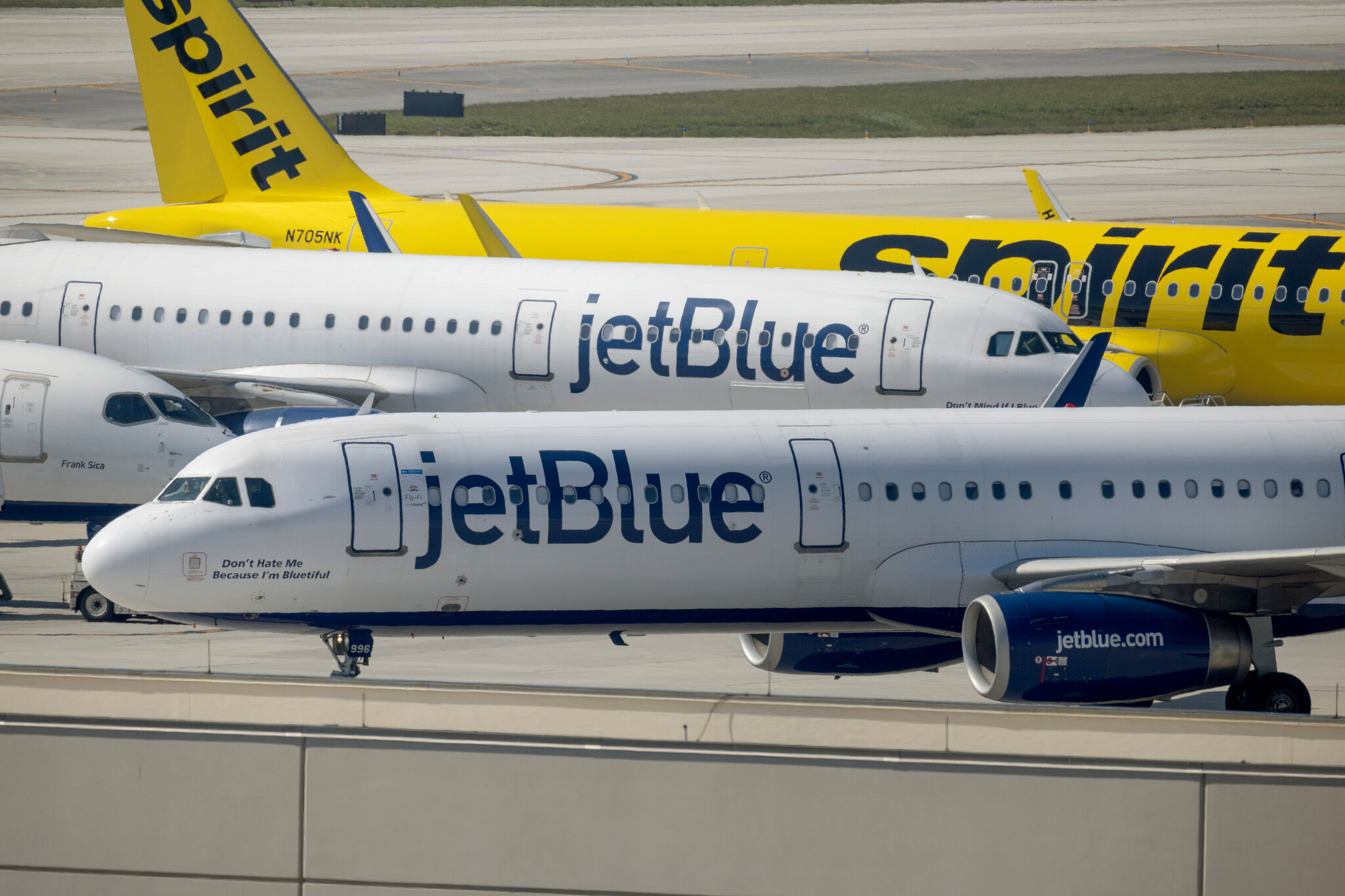 For Struggling JetBlue, Spirit’s Demise May Offer an Opportunity