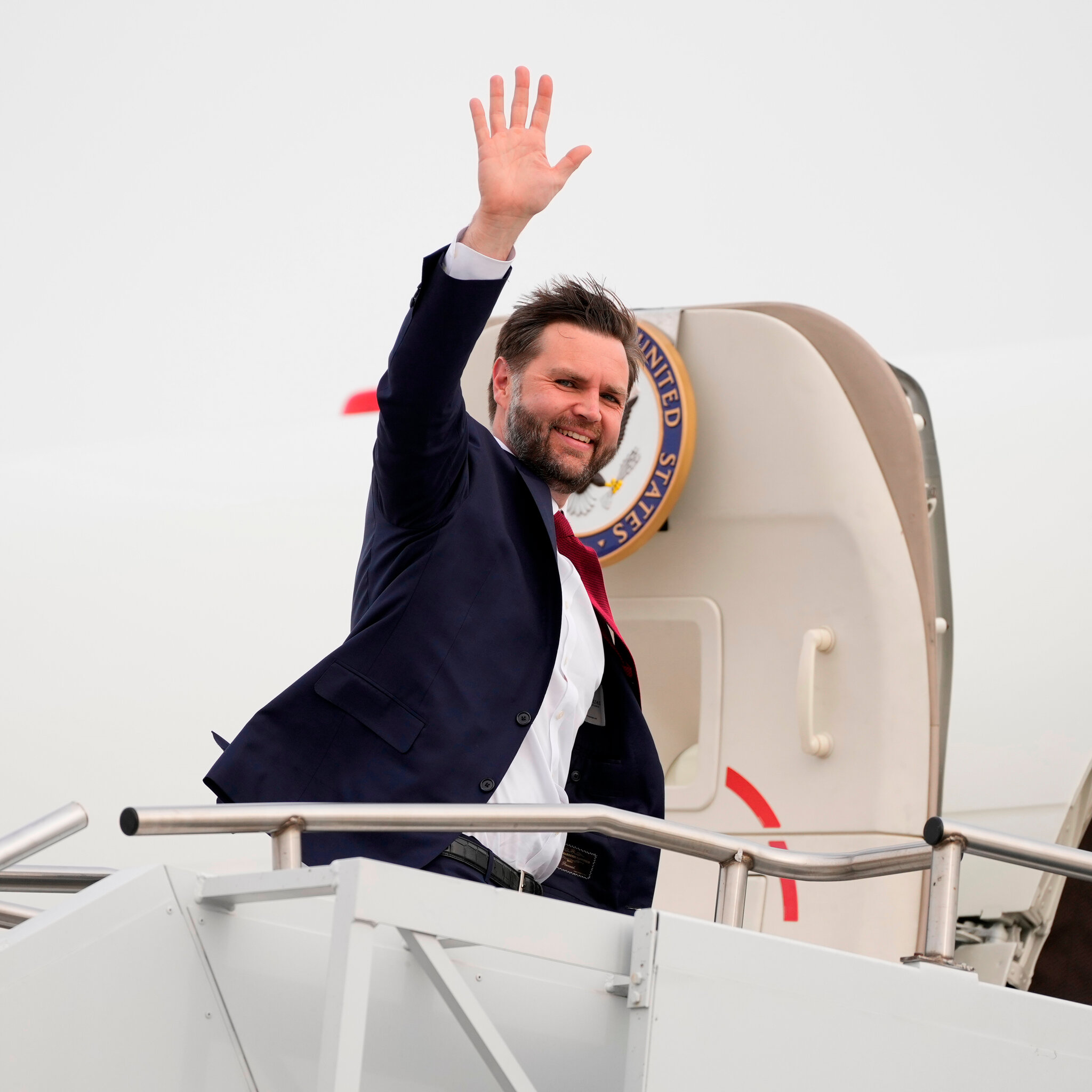 What Our Reporter Saw in Iowa During Vance’s Splashy, 2028-Coded Trip