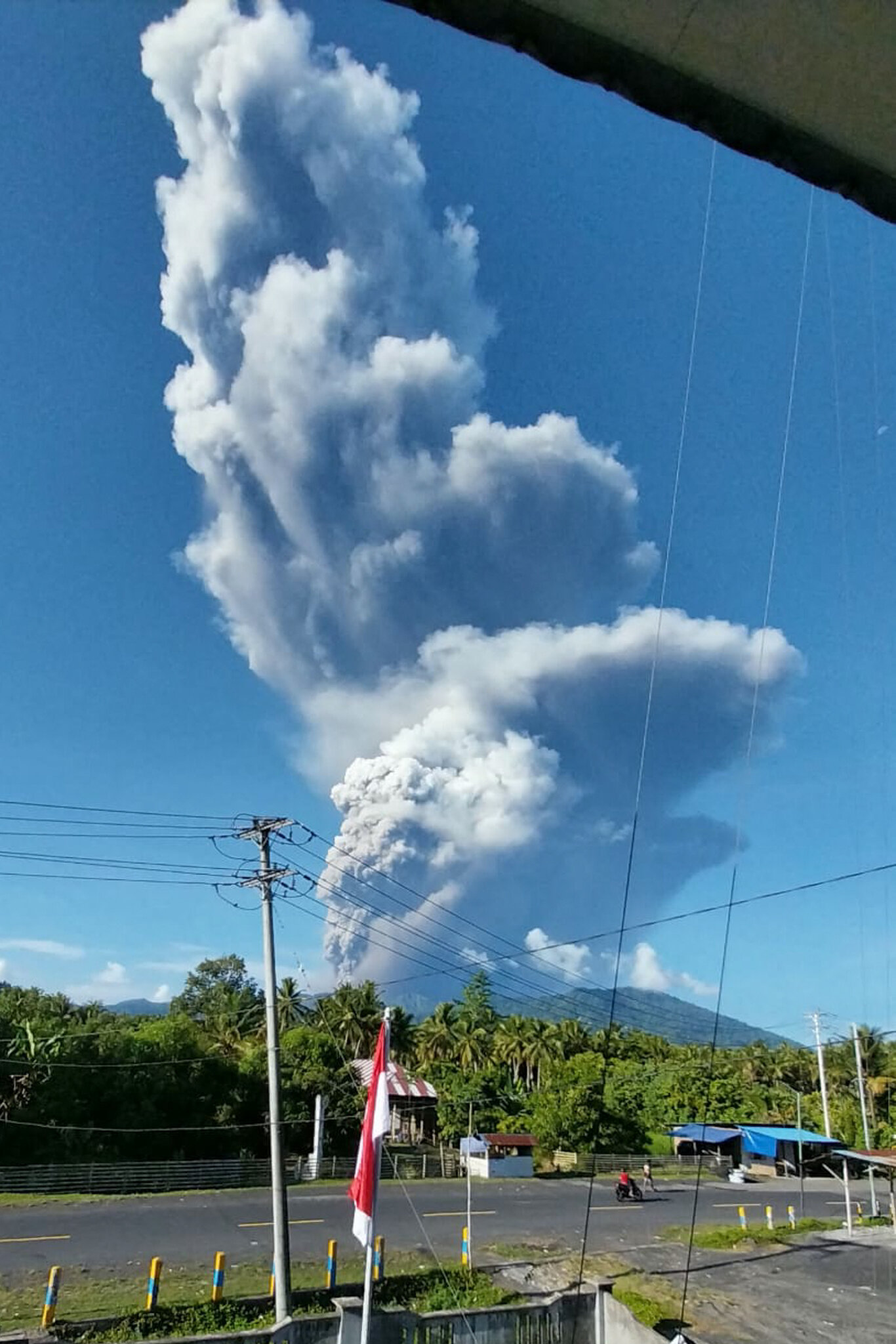 3 Hikers Dead After Volcano Erupts in Indonesia