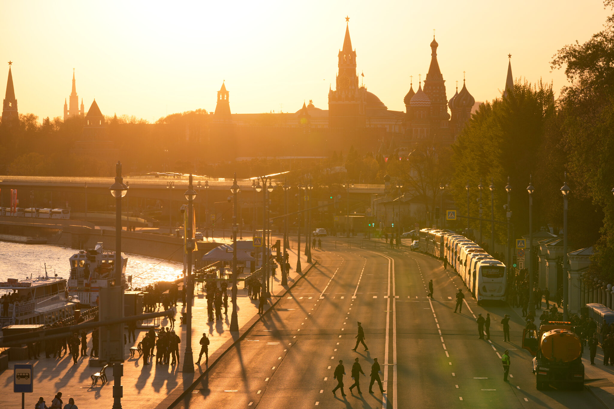 A Less Muscular Victory Day Parade Shows Putin’s Growing Vulnerability