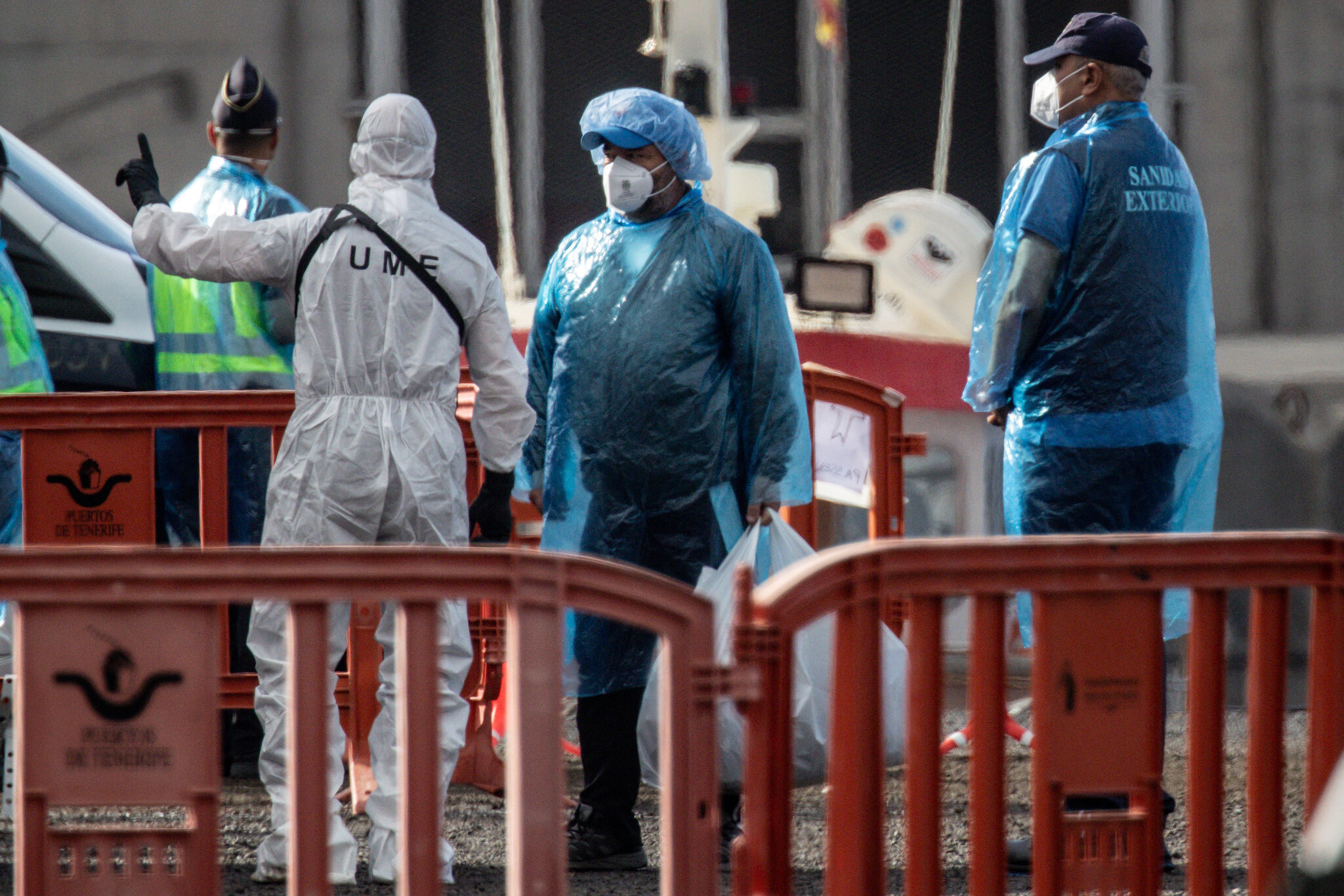 Passengers Begin Disembarking From Cruise Ship Tied to Hantavirus Outbreak