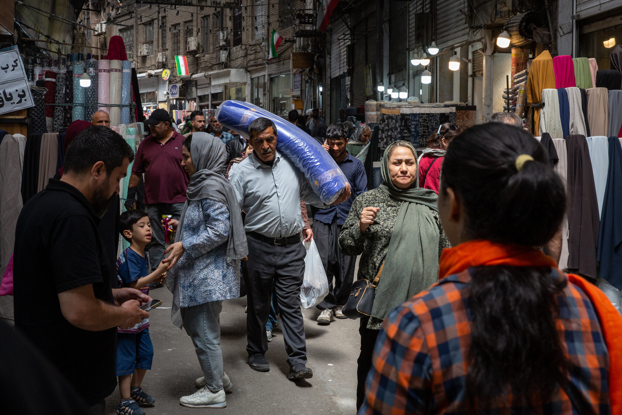 Mass Layoffs in Iran as Businesses Buckle Under Wartime Pressures