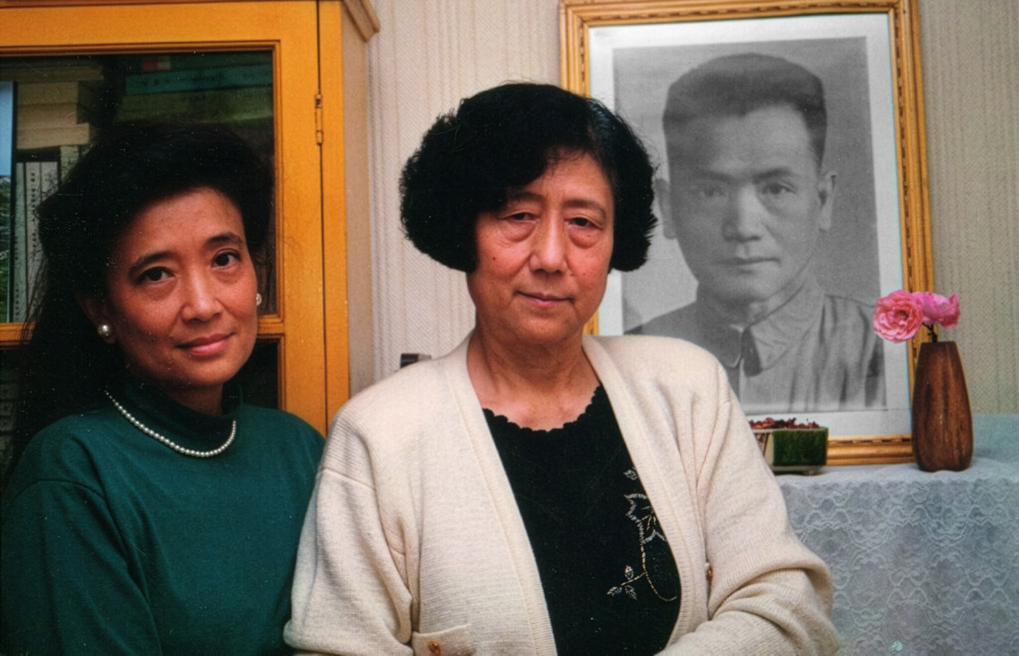 Xia De-hong, 94, Dies; Persecuted in China, She Starred in Daughter’s Memoir