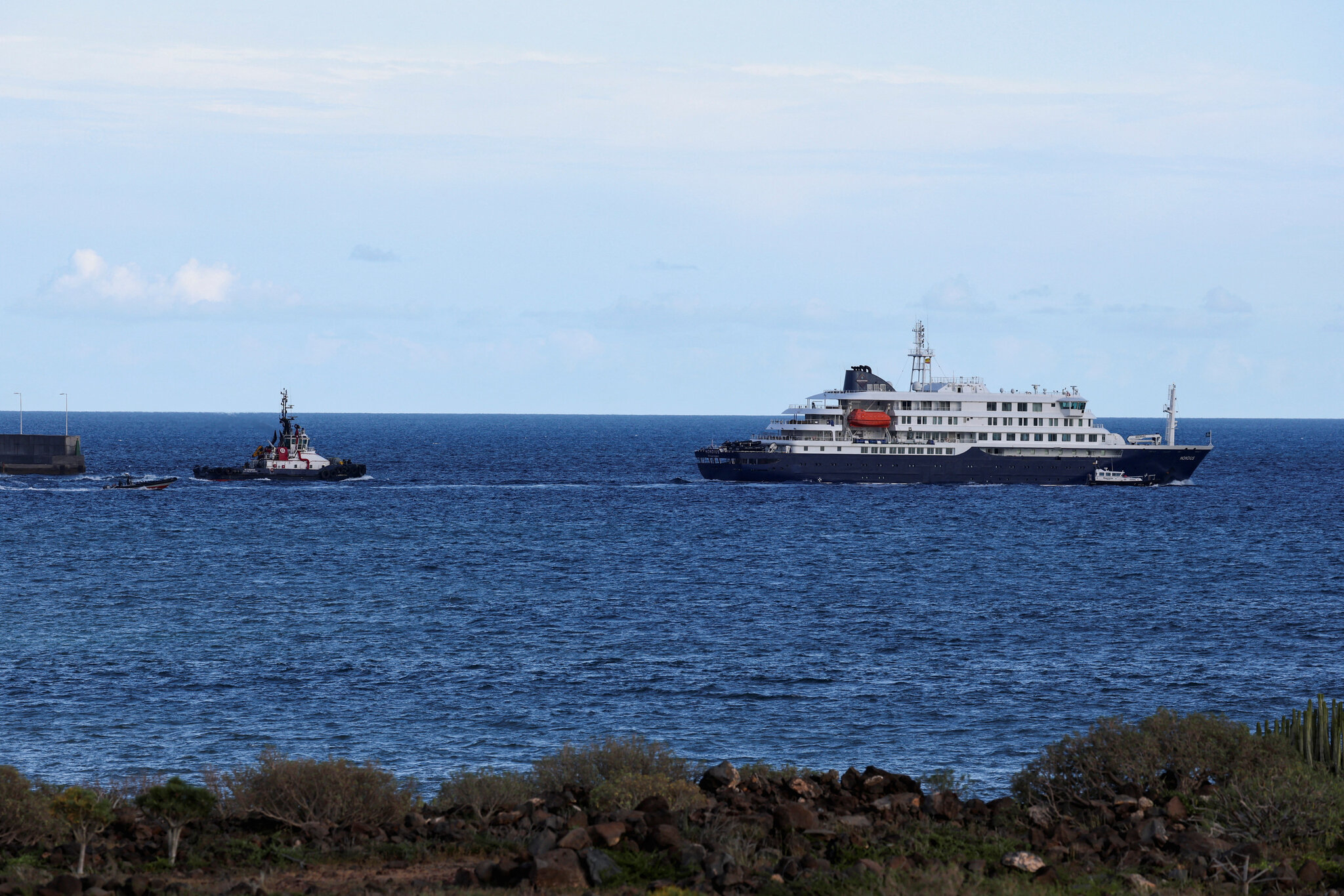 Cruise Ship Hit by Hantavirus Outbreak Sails for European Mainland