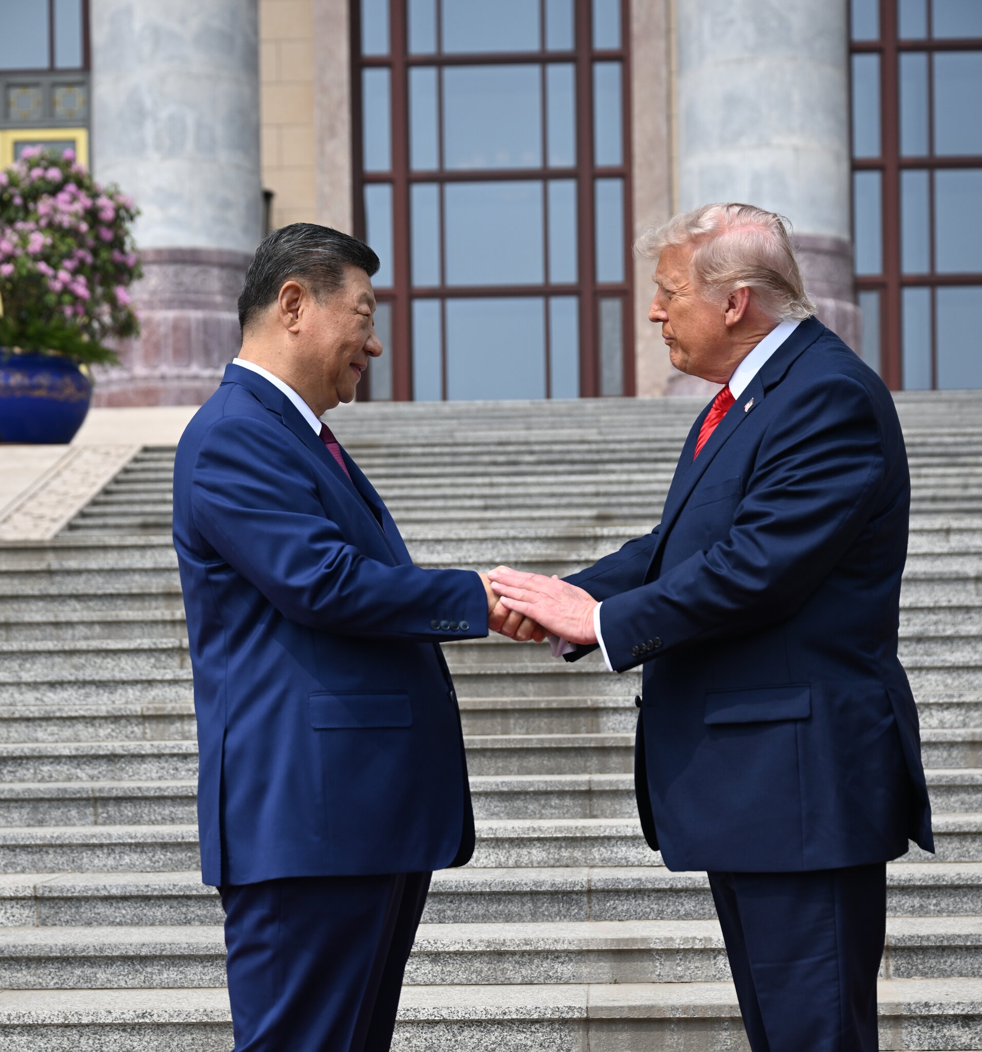 Trump’s and Xi’s Body Language at the Summit Mirrored Their Styles