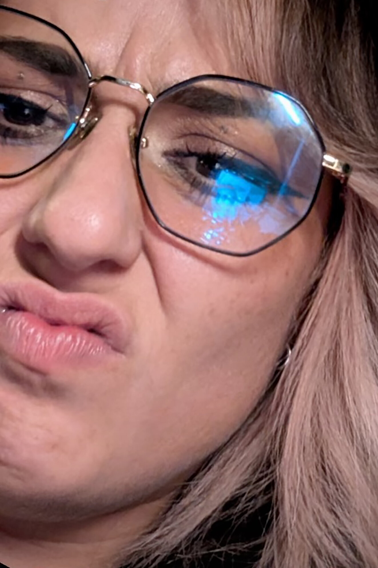Did You Share a Chin Close-Up? What to Know About Instagram Instants.