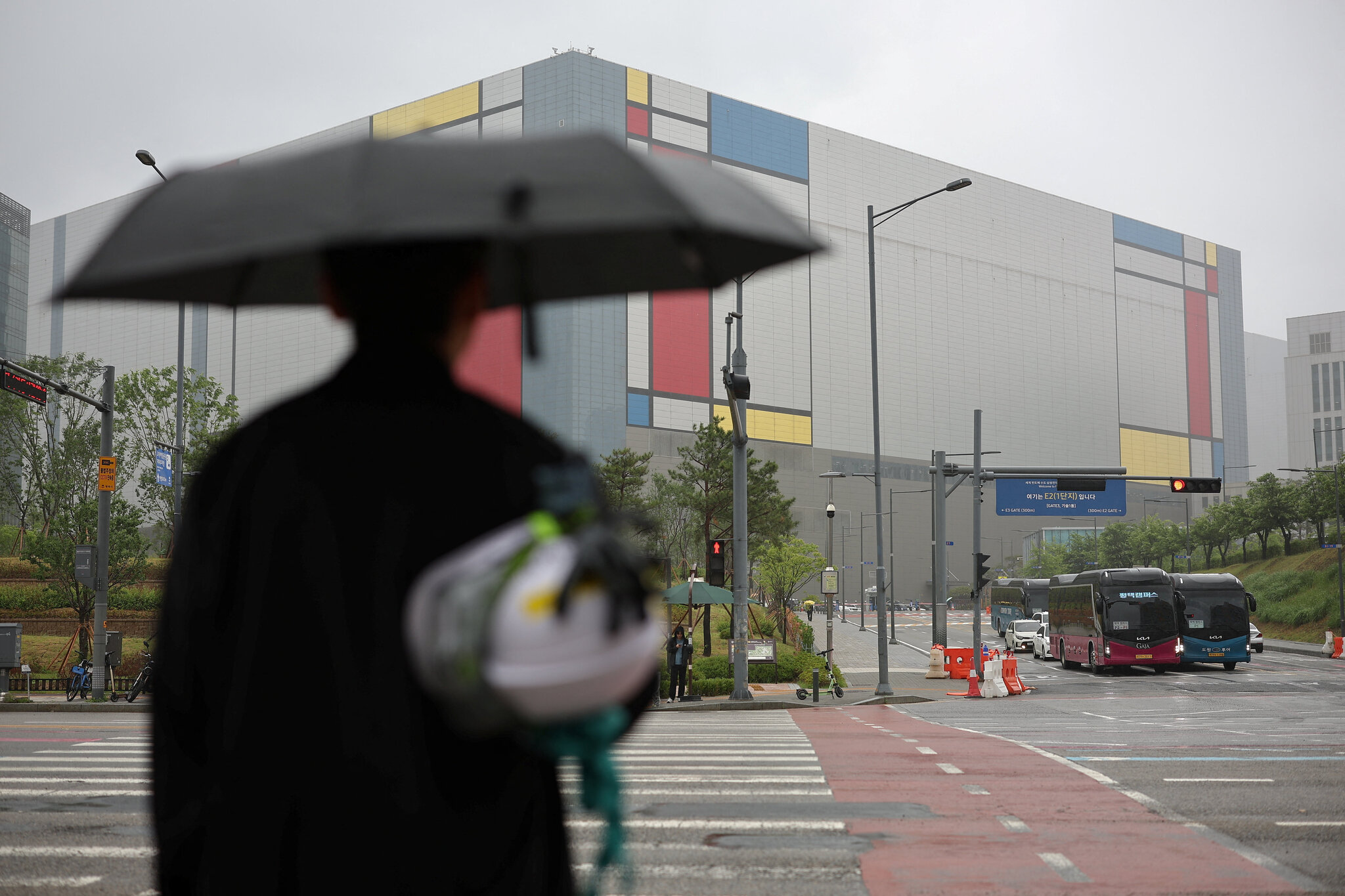 Samsung Averts a Walkout With Big Bonuses, but Discord Over A.I. Profits Brews