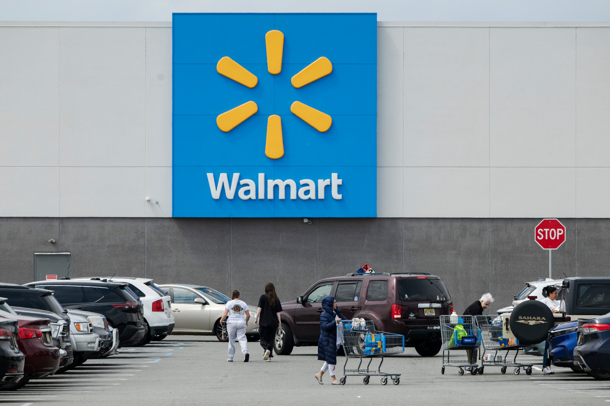 Retailers Say Squeezed Shoppers Are Focused on Deals