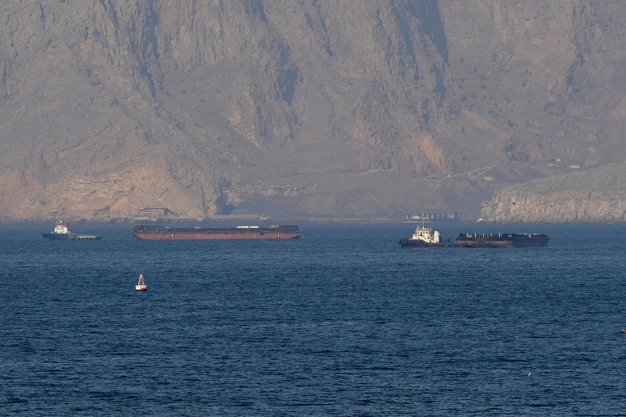 Iran and Oman in Talks Over Strait of Hormuz Ship Payment System