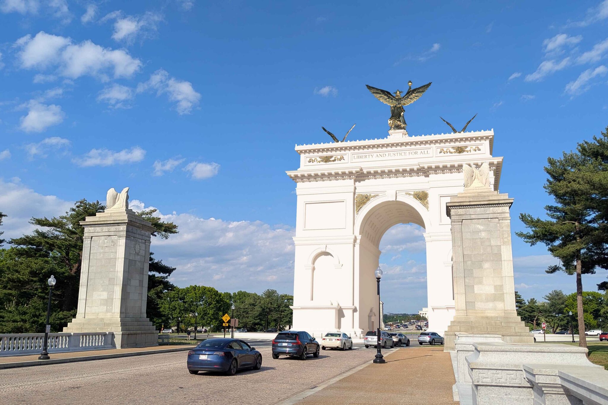 Federal Panel Approves Trump’s Plans for a 250-Foot Arch in Washington